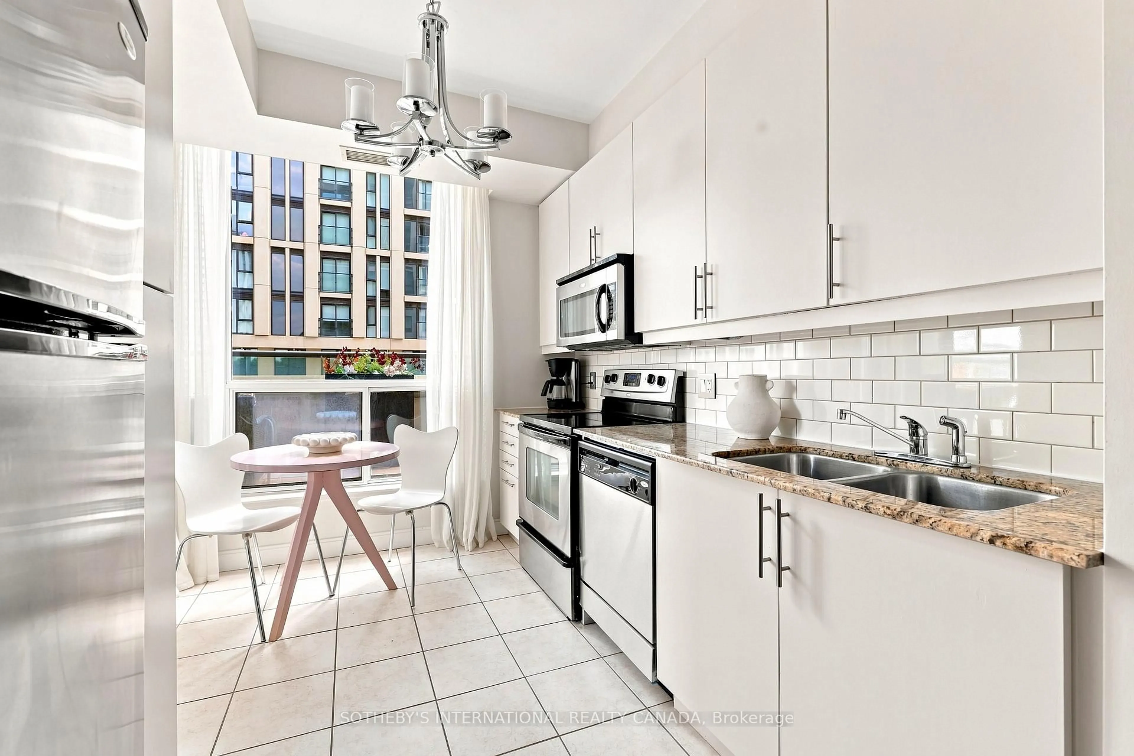 Standard kitchen, ceramic/tile floor for 88 Broadway Ave #409, Toronto Ontario M4P 0A5
