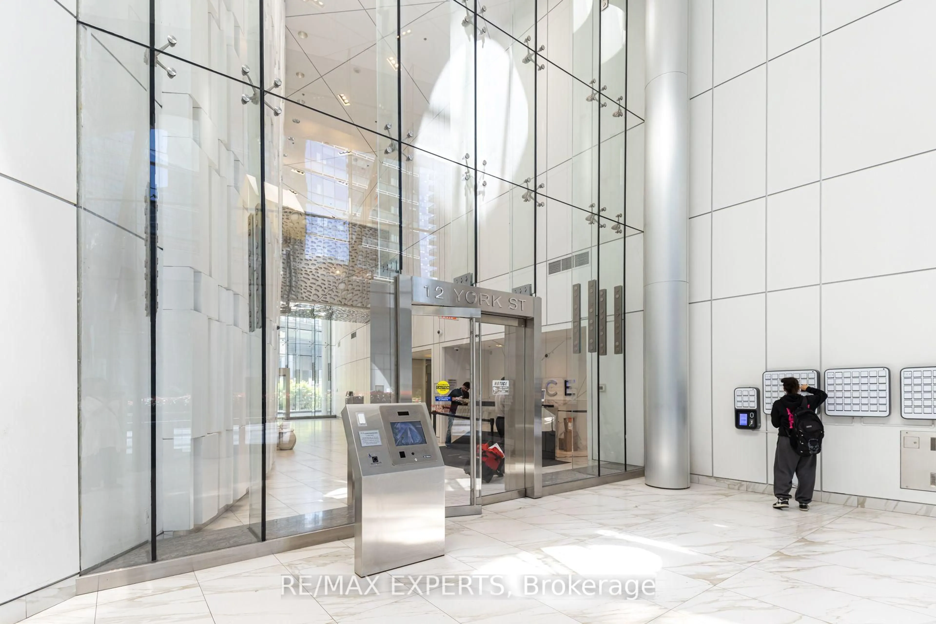 Indoor foyer for 12 York St #1504, Toronto Ontario M5J 0A9