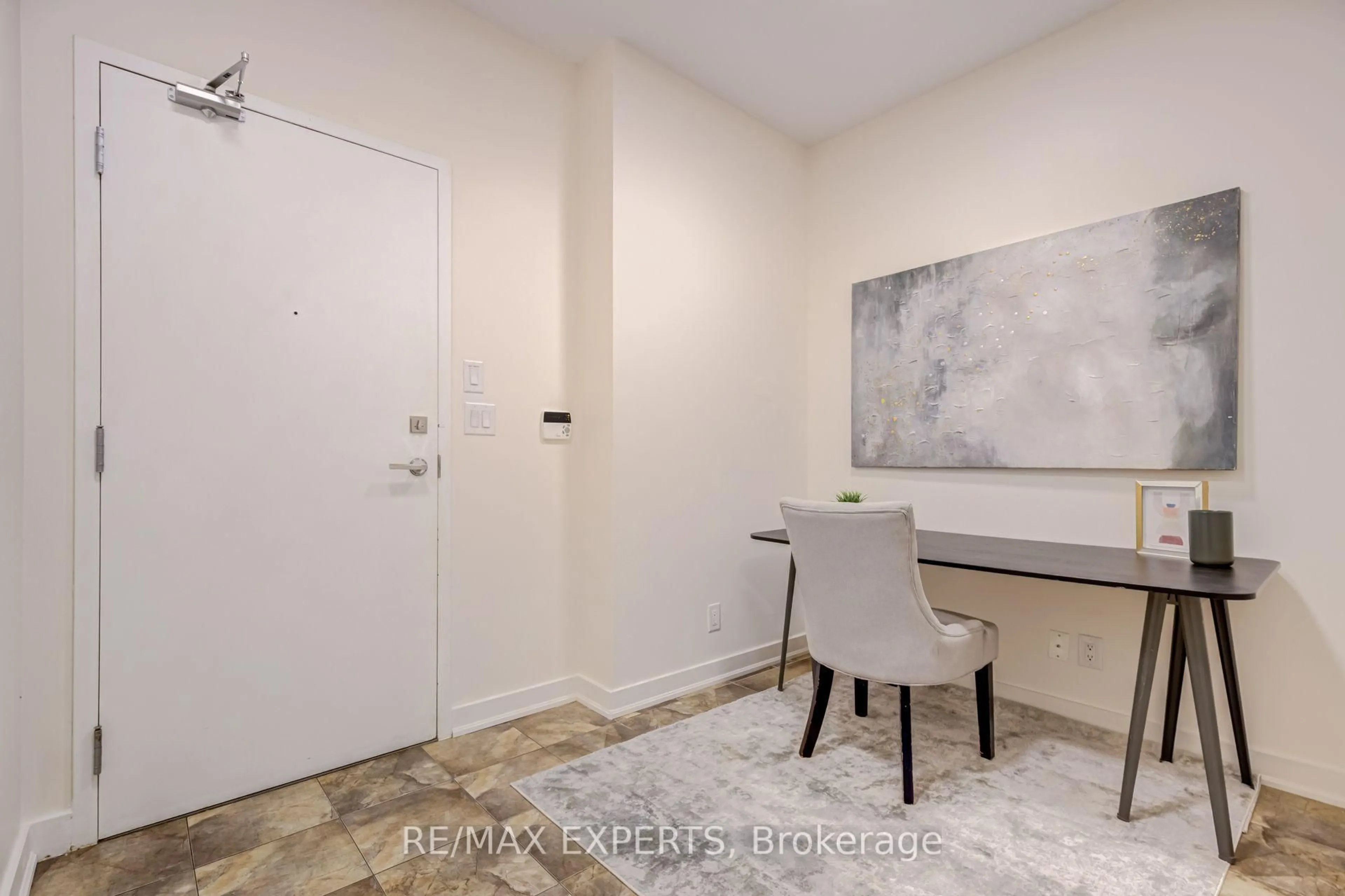 Indoor entryway for 12 York St #1504, Toronto Ontario M5J 0A9