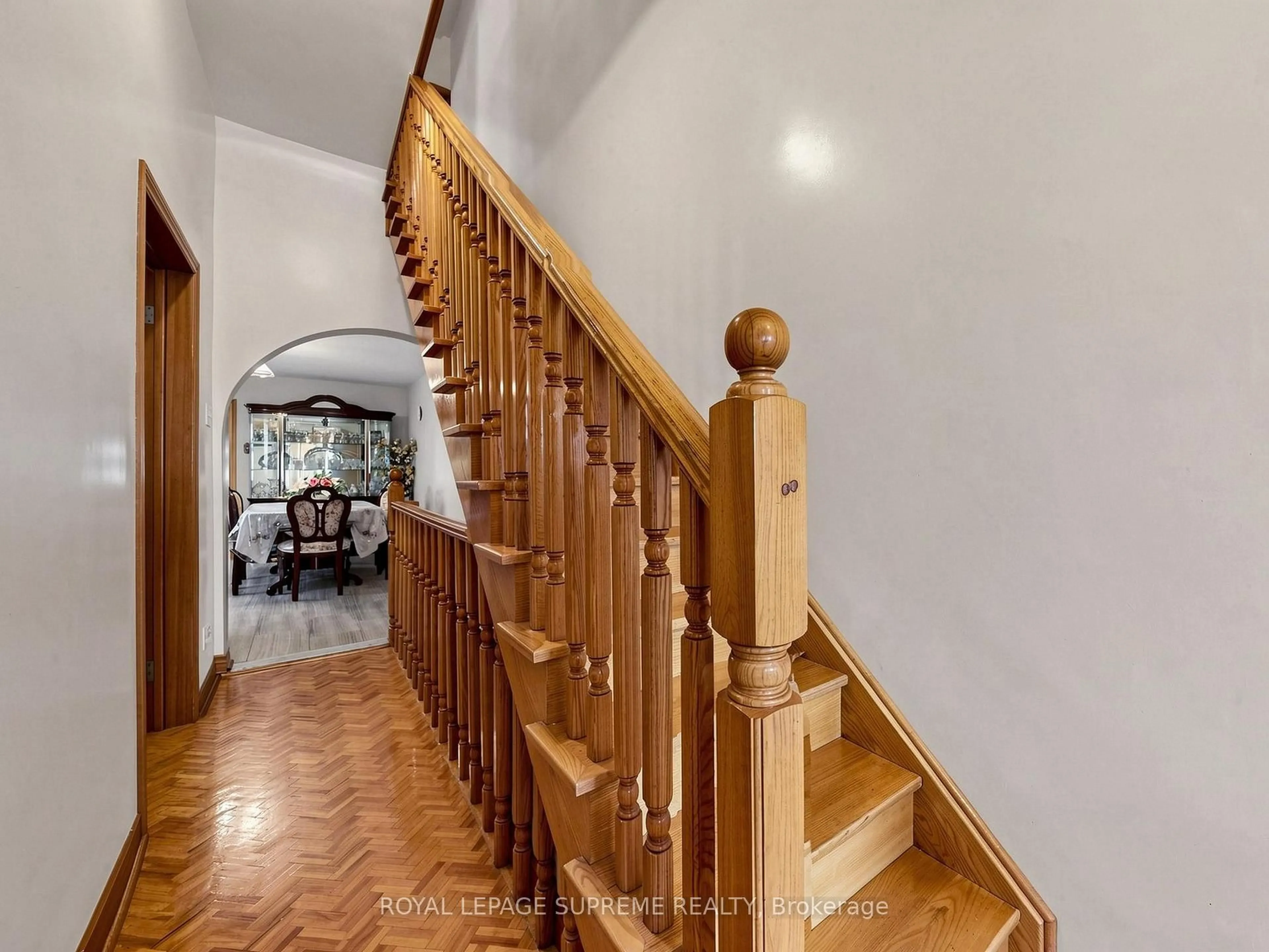 Indoor foyer for 196 Palmerston Ave, Toronto Ontario M6J 2J4