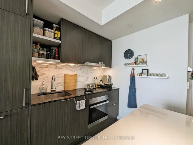 100 Harbour St #6103, Toronto 4