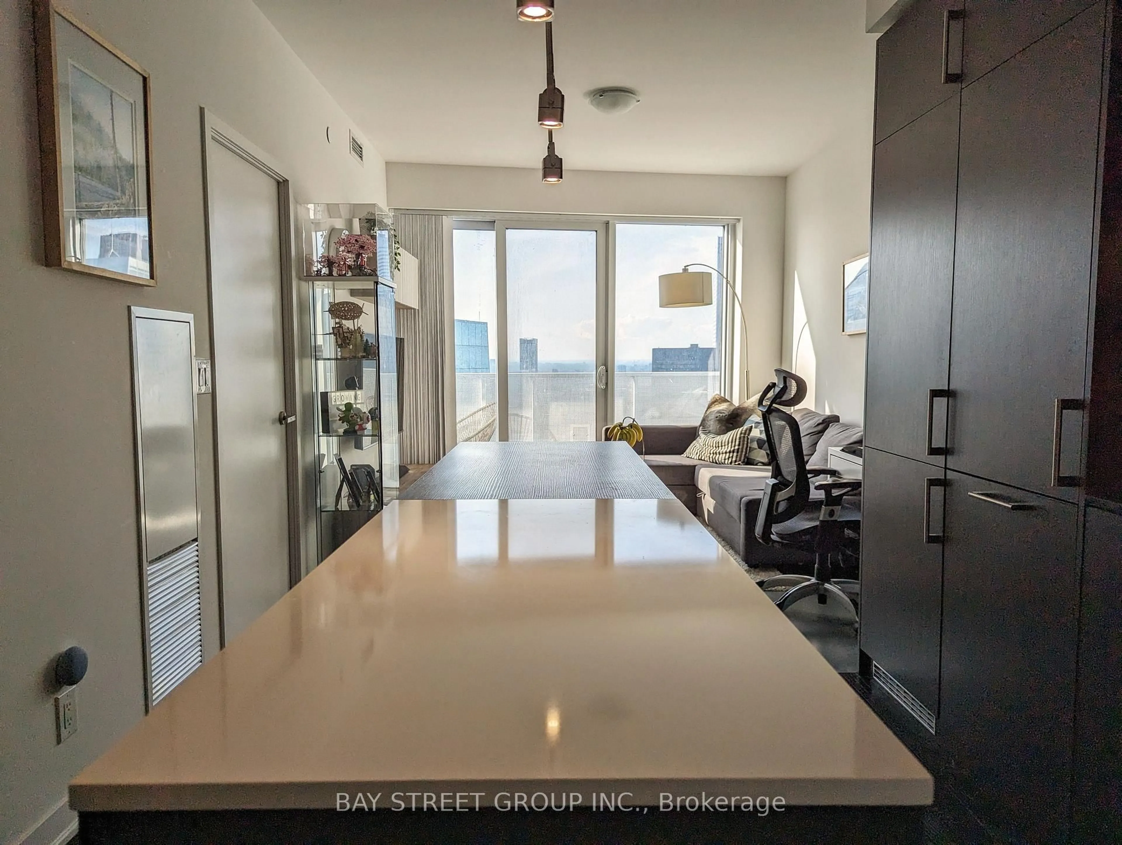 Unknown for 100 Harbour St #6103, Toronto Ontario M5J 0B5