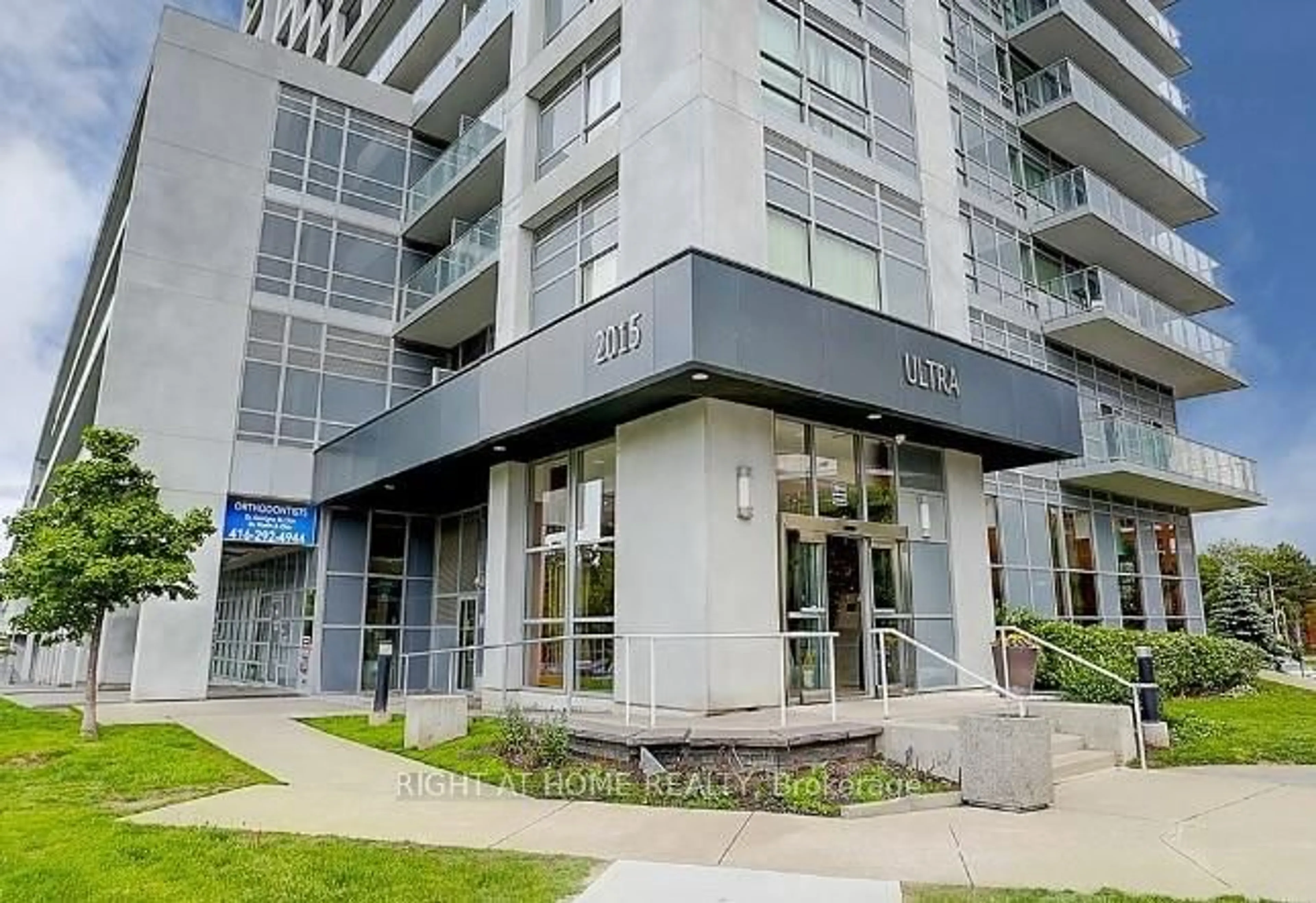 Indoor foyer for 2015 Sheppard Ave #307, Toronto Ontario M2J 0B3