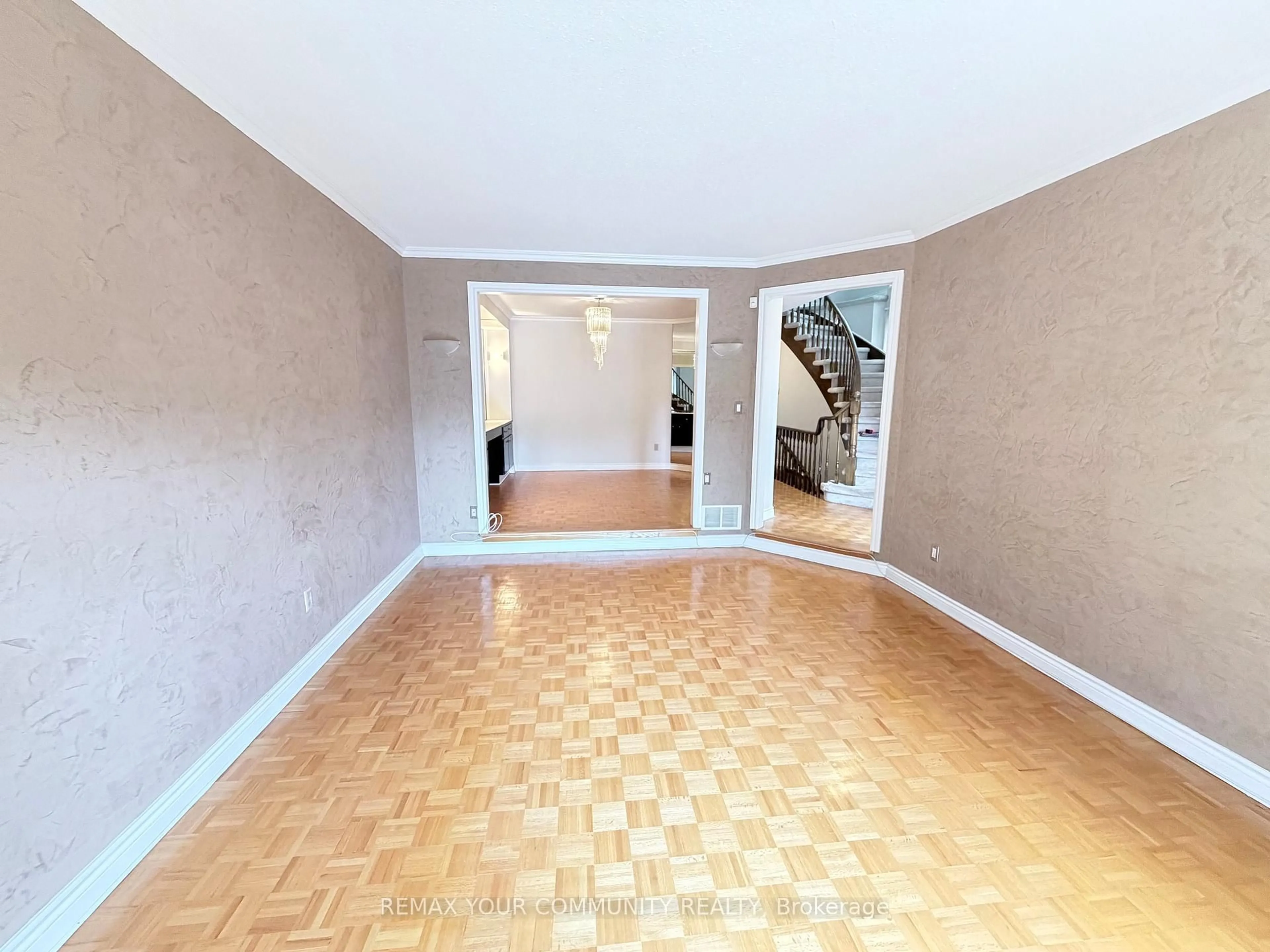 Indoor foyer for 133 Stillwater Cres, Toronto Ontario M2R 3S3
