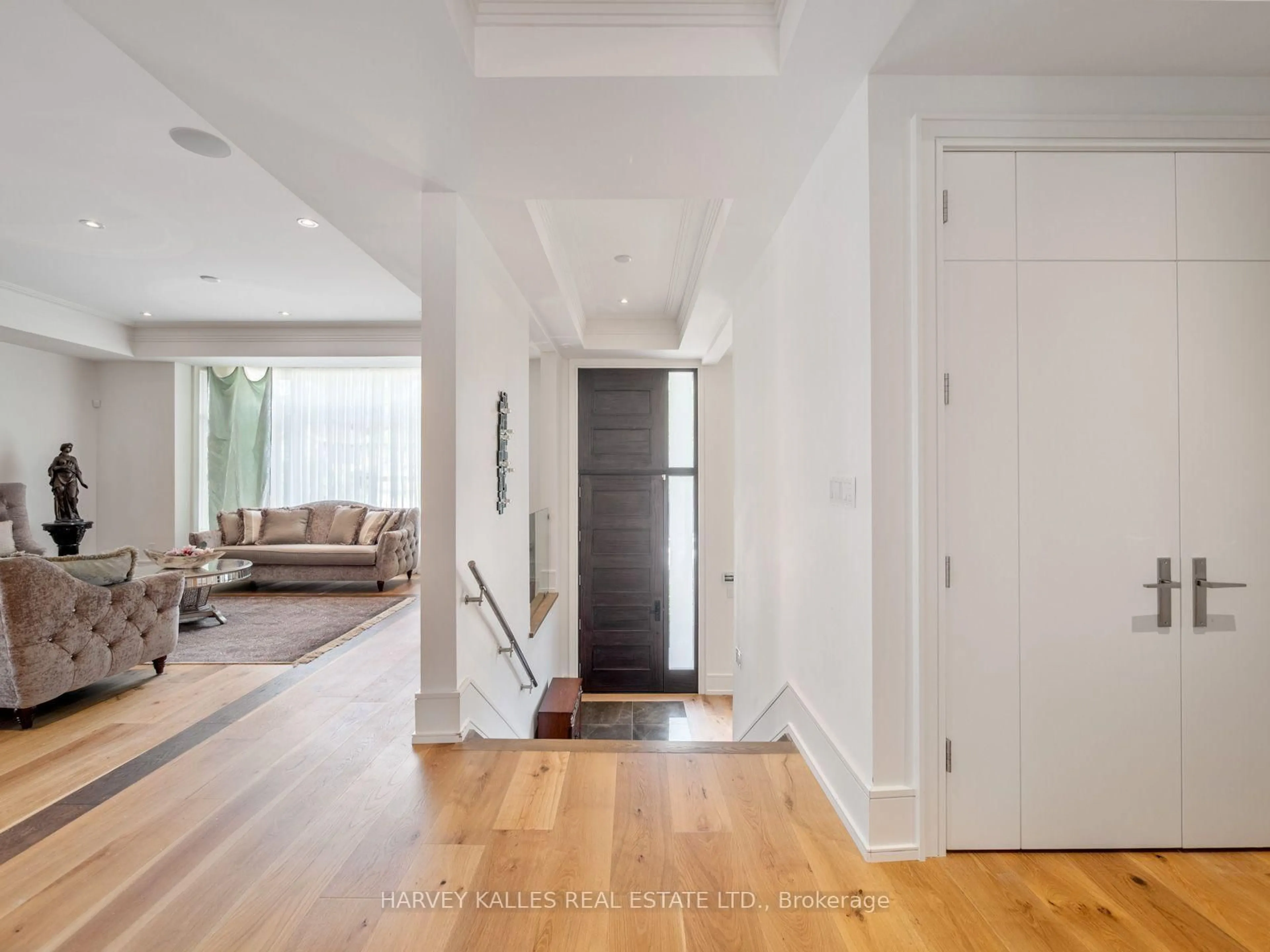 Indoor entryway for 267 Empress Ave, Toronto Ontario M2N 3V2