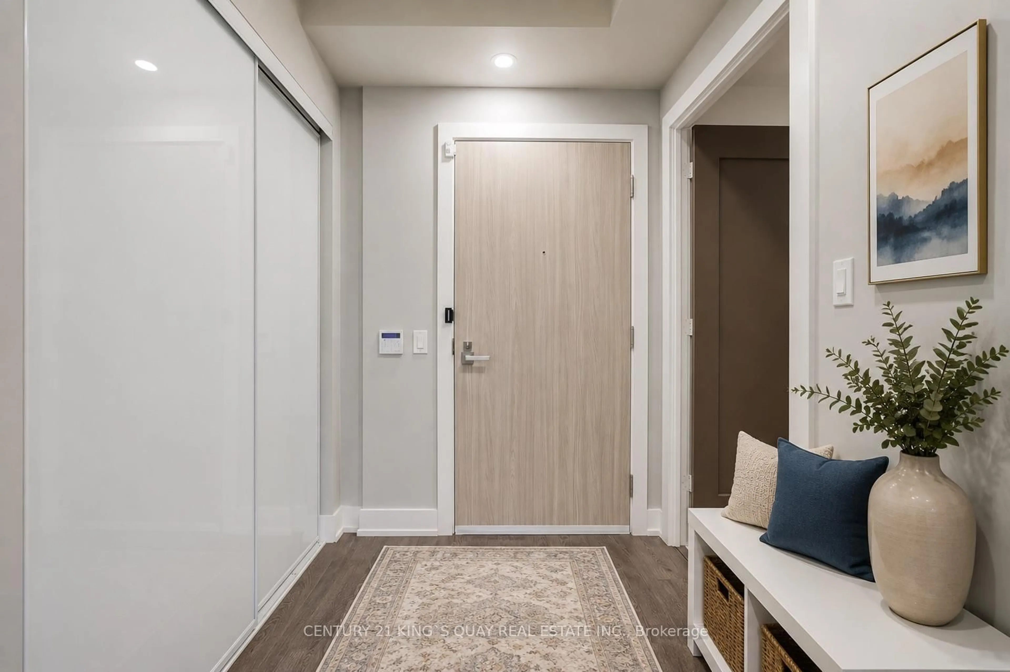 Indoor entryway for 80 Vanauley St #1106, Toronto Ontario M5T 0C9