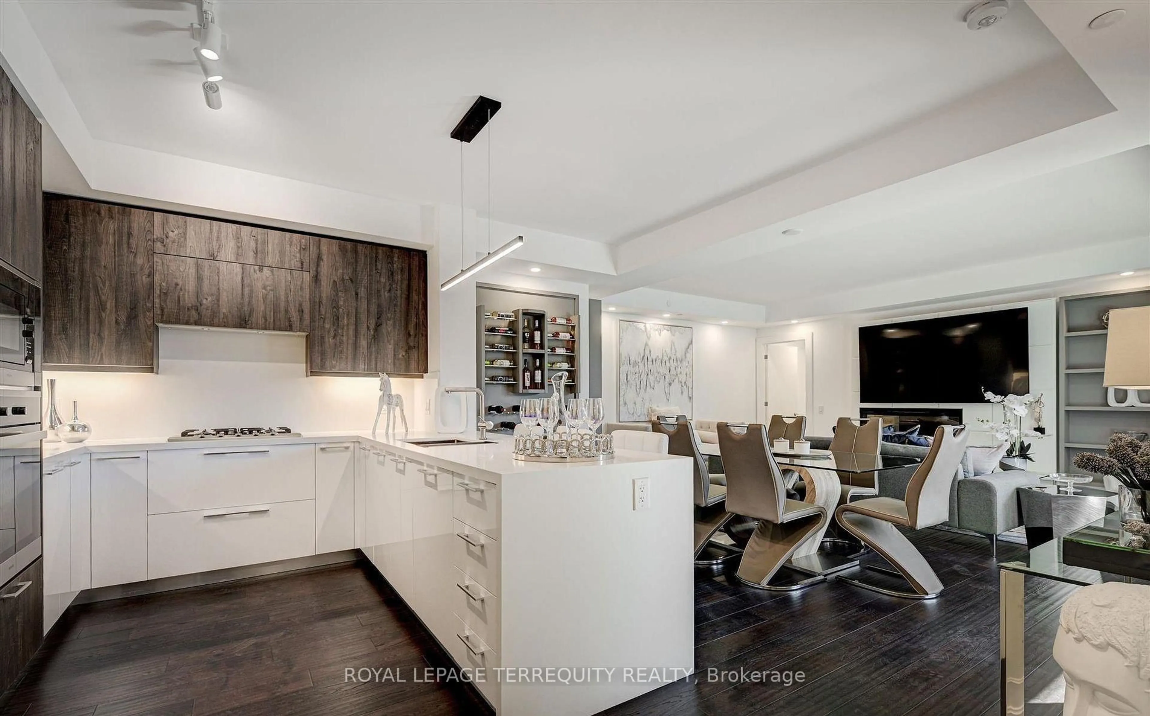 Open concept kitchen, ceramic/tile floor for 3 Southvale Dr #401, Toronto Ontario M4G 1G1