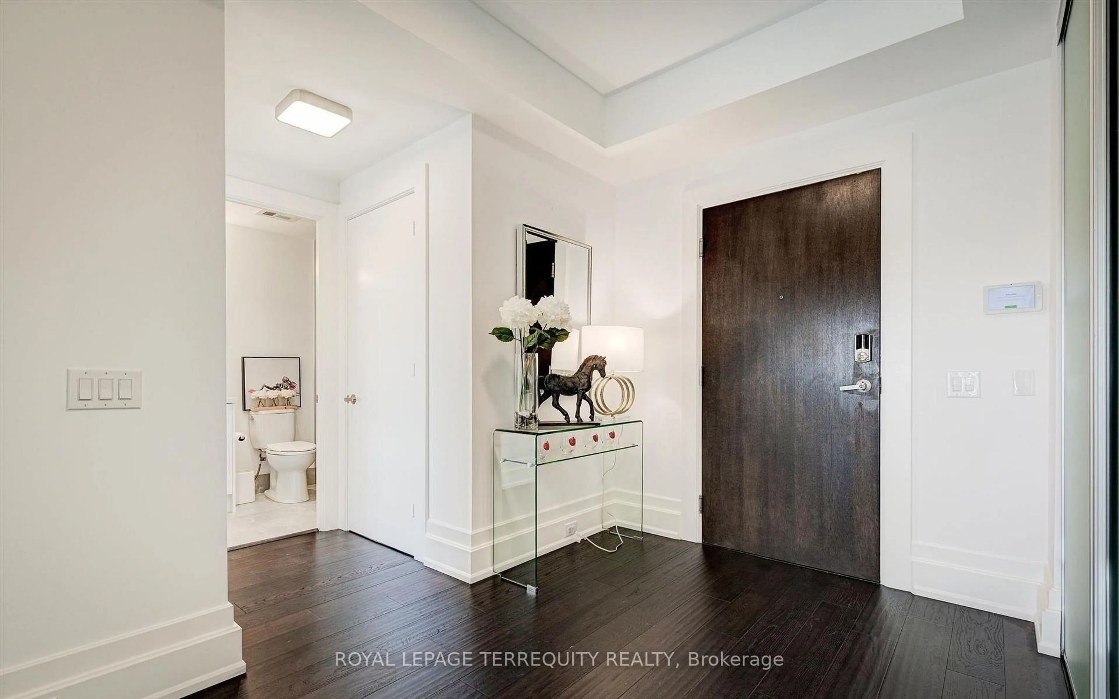Indoor entryway for 3 Southvale Dr #401, Toronto Ontario M4G 1G1