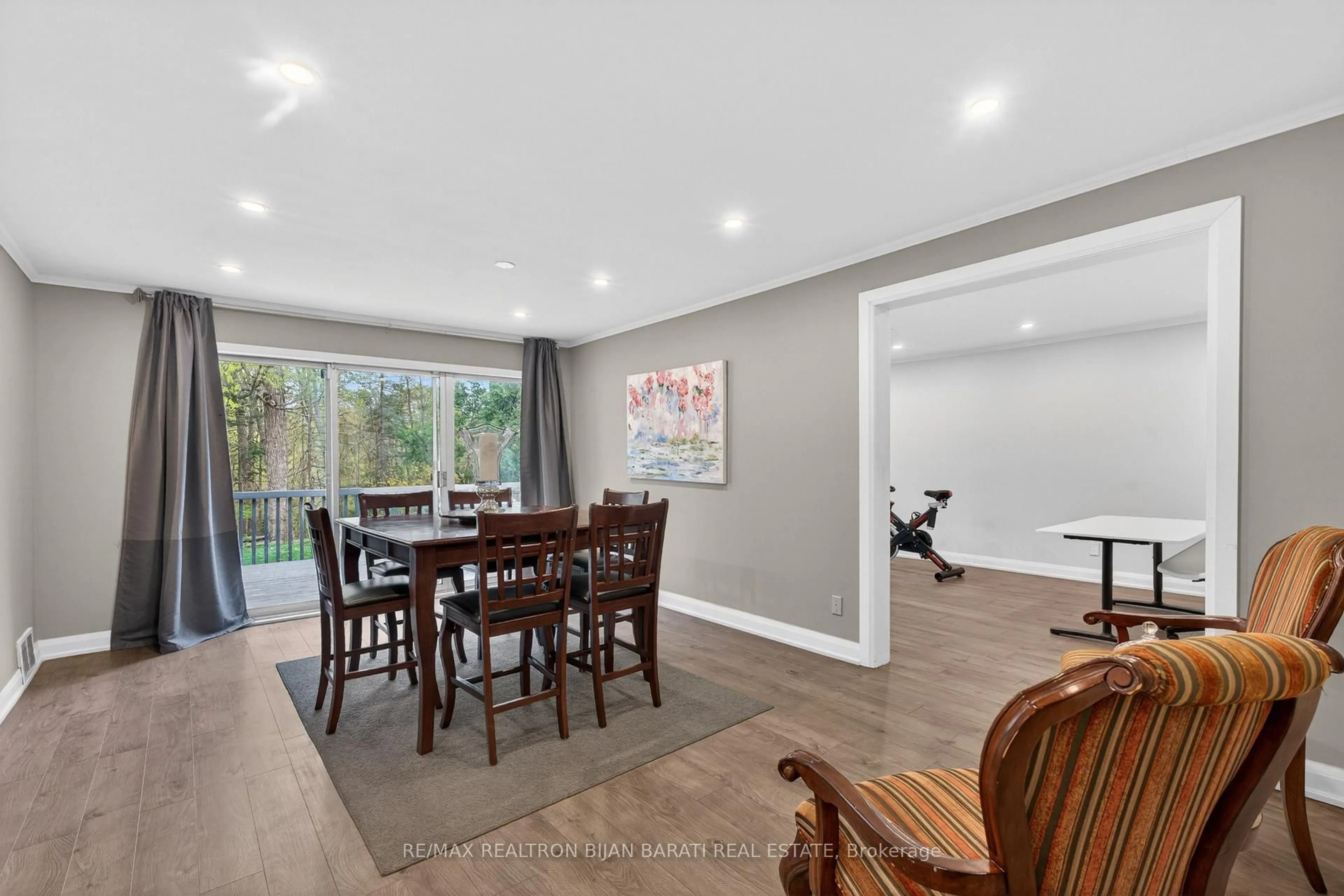 Dining room, wood/laminate floor for 73 Forest Grove Dr, Toronto Ontario M2K 1Z4