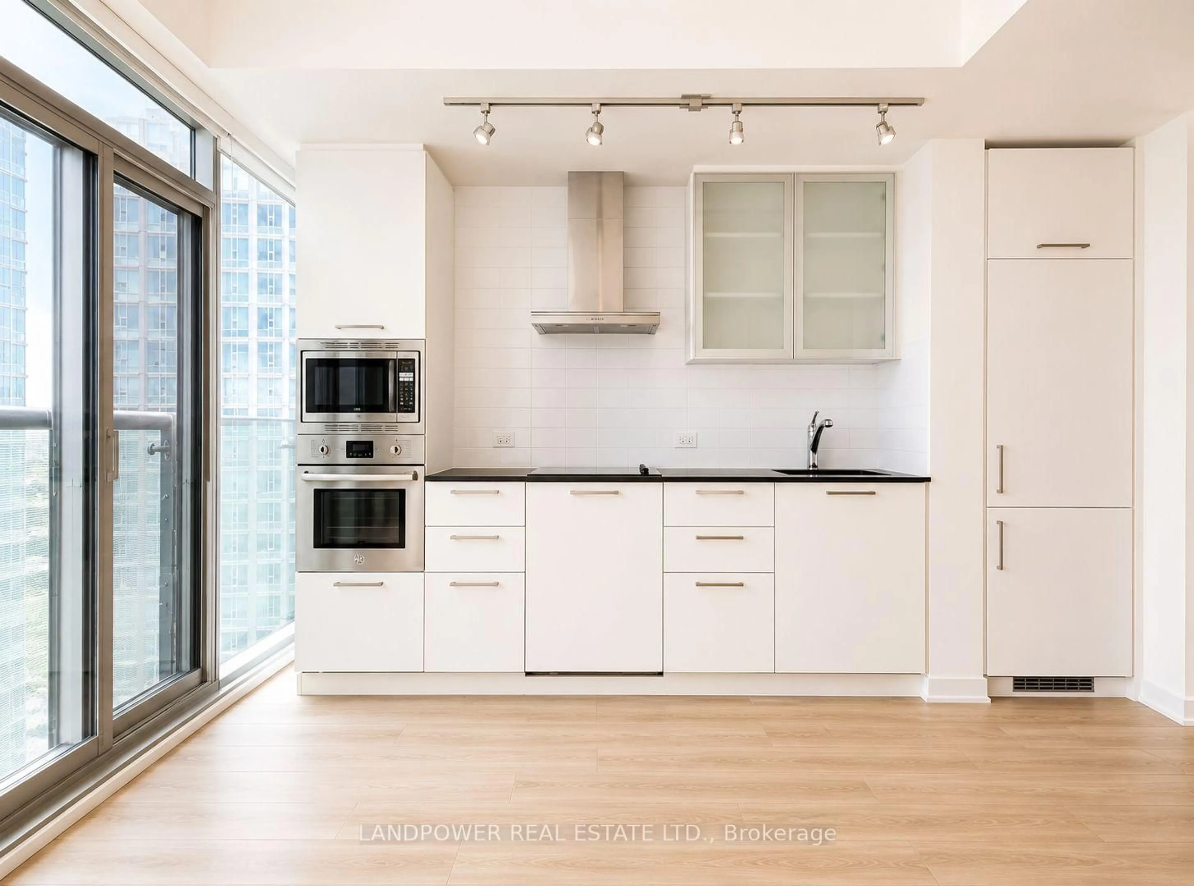 Open concept kitchen, unknown for 12 York St #5101, Toronto Ontario M5J 0A9