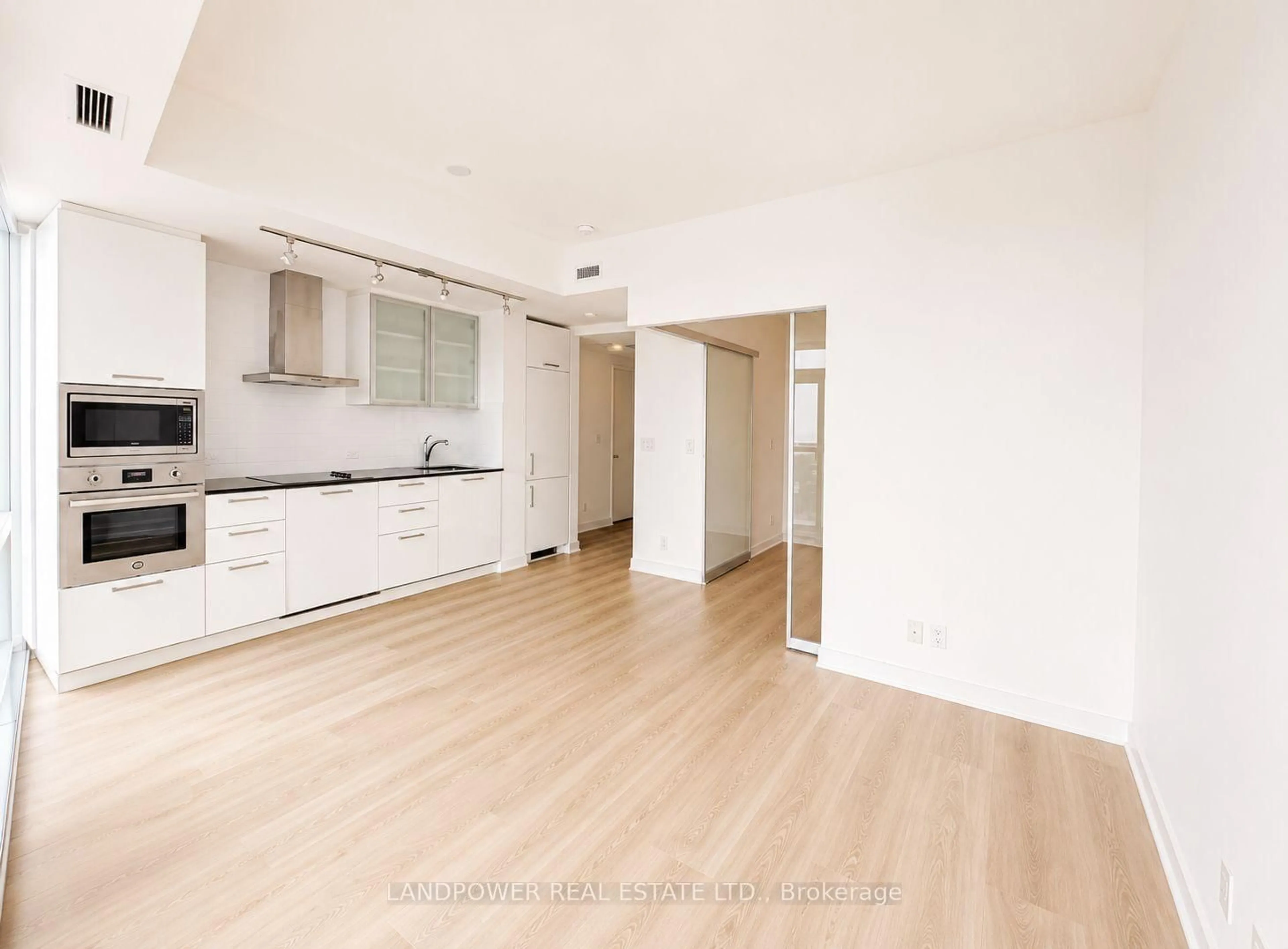 Unknown for 12 York St #5101, Toronto Ontario M5J 0A9