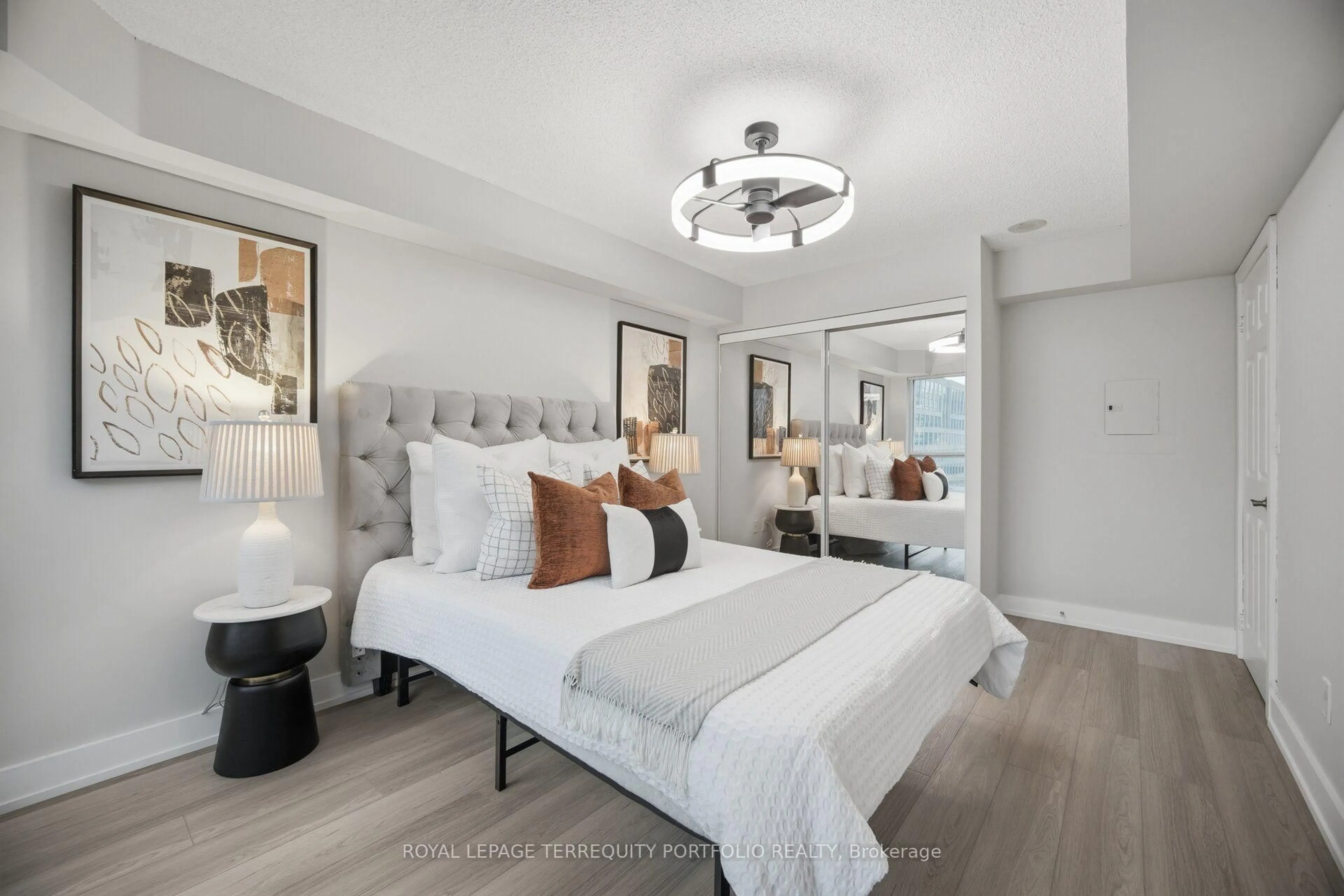 Bedroom with bed, unknown for 250 Wellington St #635, Toronto Ontario M5V 3P6
