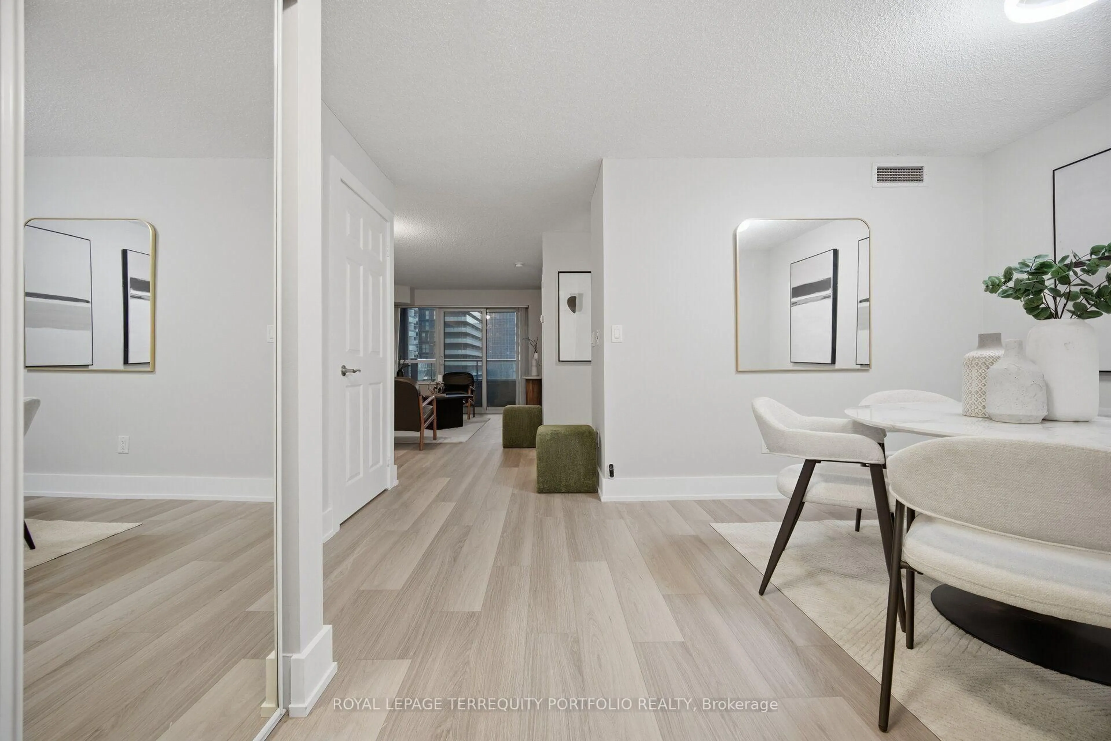 Unknown for 250 Wellington St #635, Toronto Ontario M5V 3P6