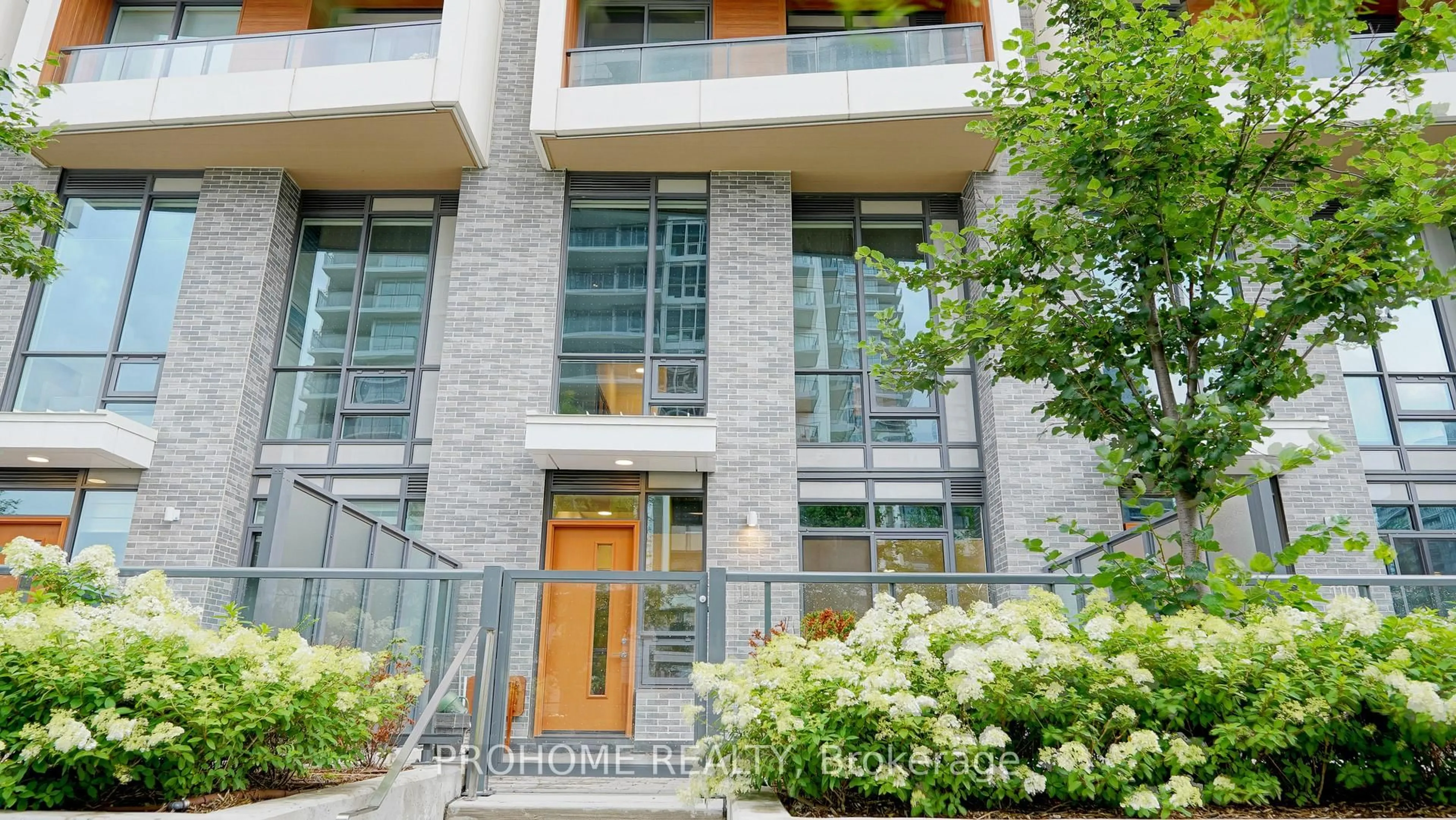Home with brick exterior material, building for 27 McMahon Dr #111, Toronto Ontario M2K 0J2