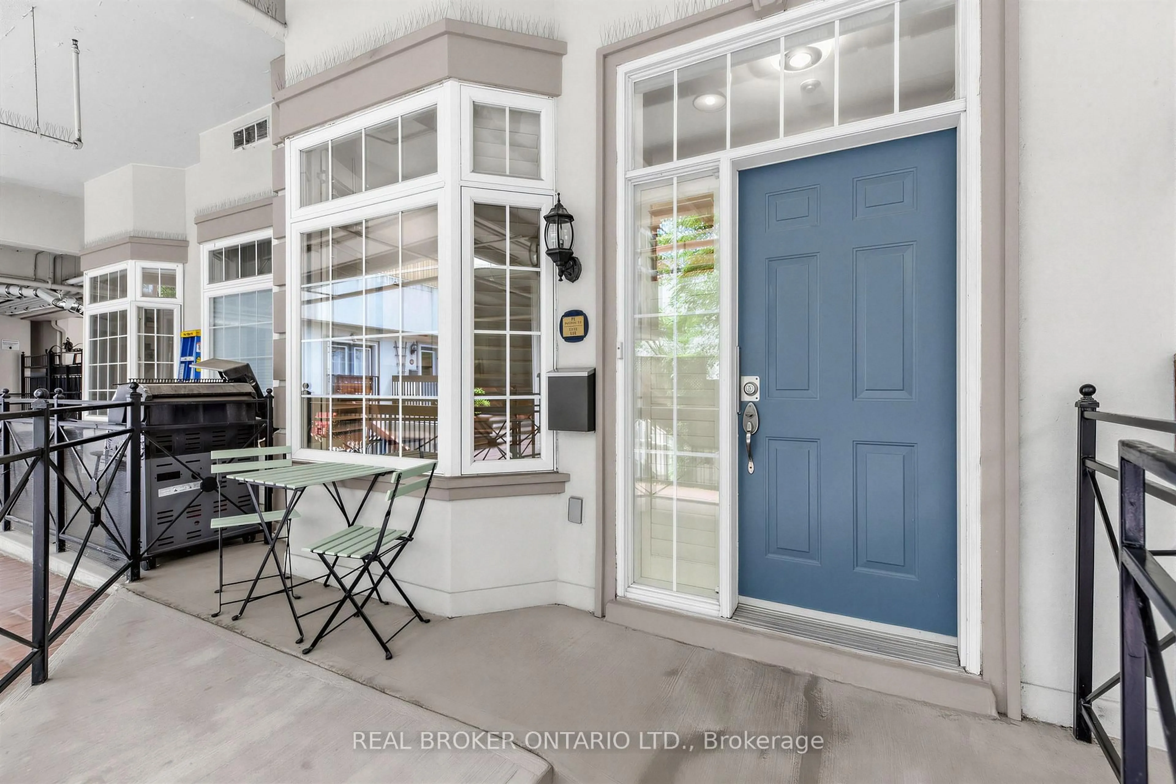 Indoor entryway for 71 Mccaul St #141, Toronto Ontario M5T 2X1