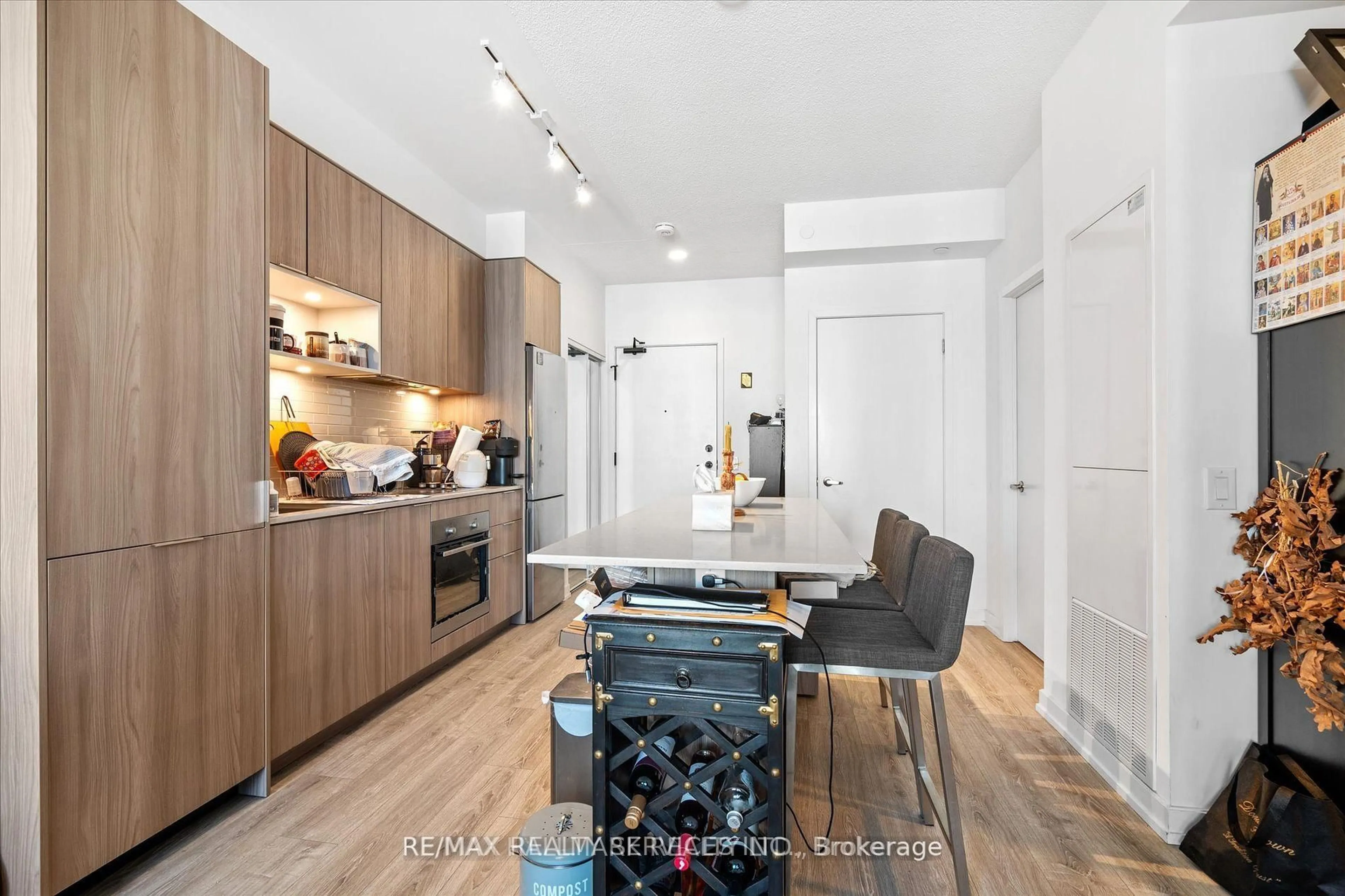 Open concept kitchen, wood/laminate floor for 20 Tubman Ave #2307, Toronto Ontario M5A 0M5