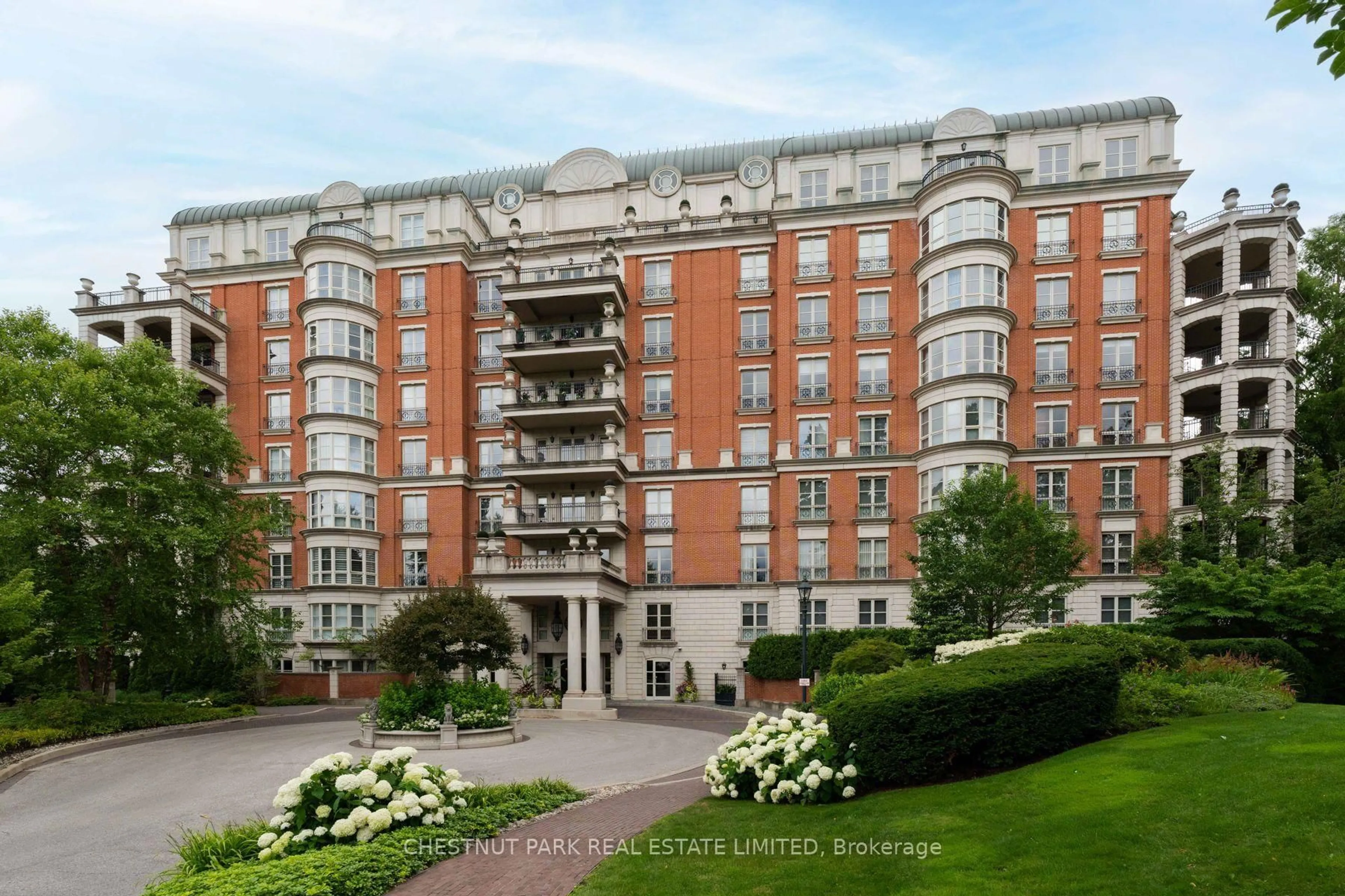 Indoor foyer for 1 Chedington Pl #9B, Toronto Ontario M4N 3R4