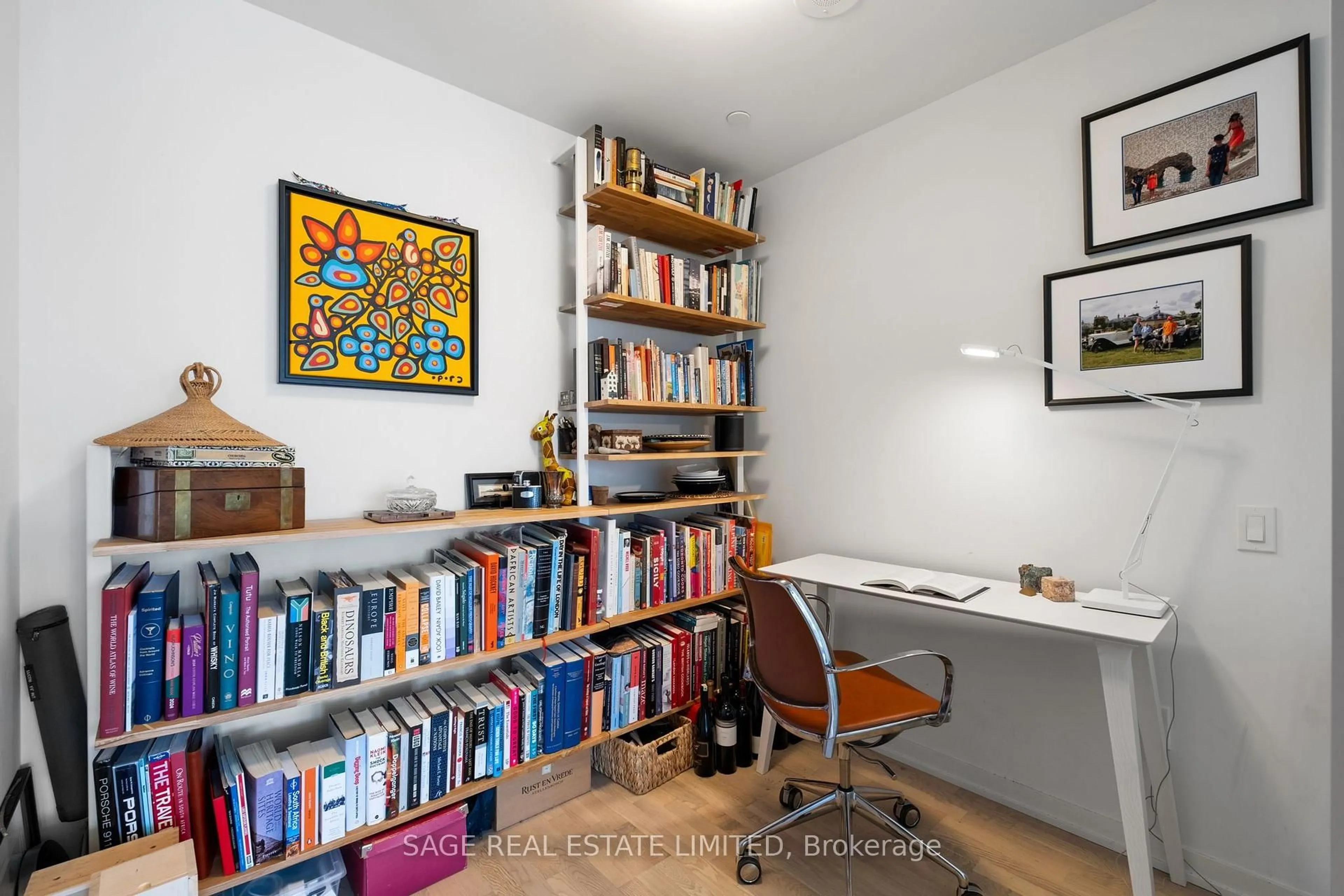 A pic of a room for 60 Colborne St #706, Toronto Ontario M5E 0B7