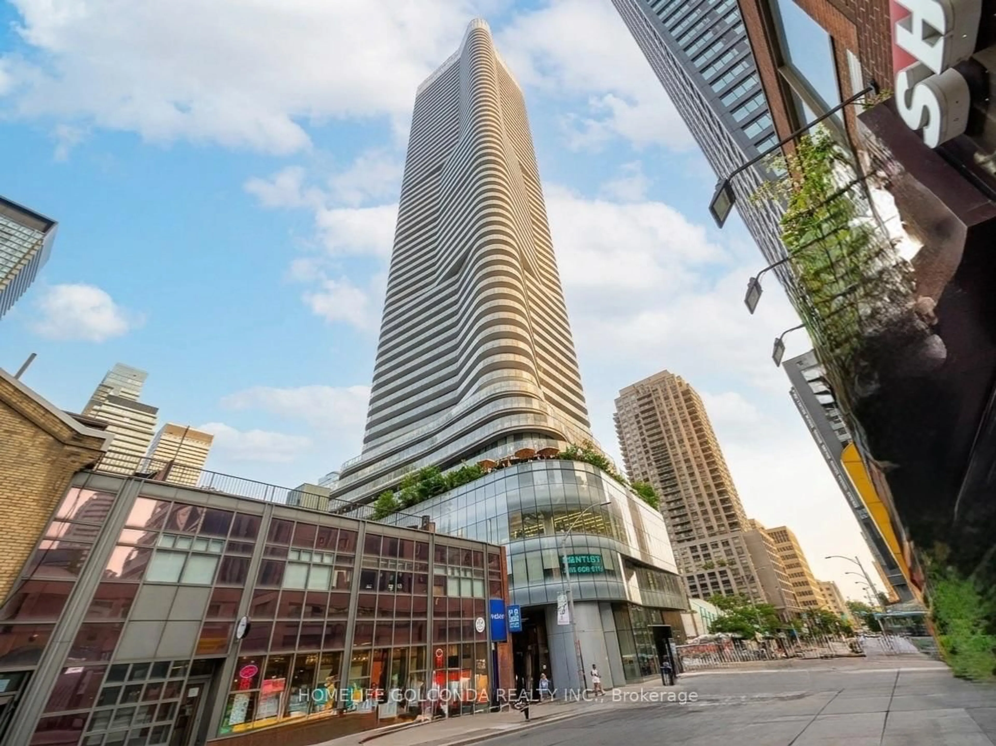 Indoor foyer for 11 Wellesley St #4006, Toronto Ontario M4Y 1E8