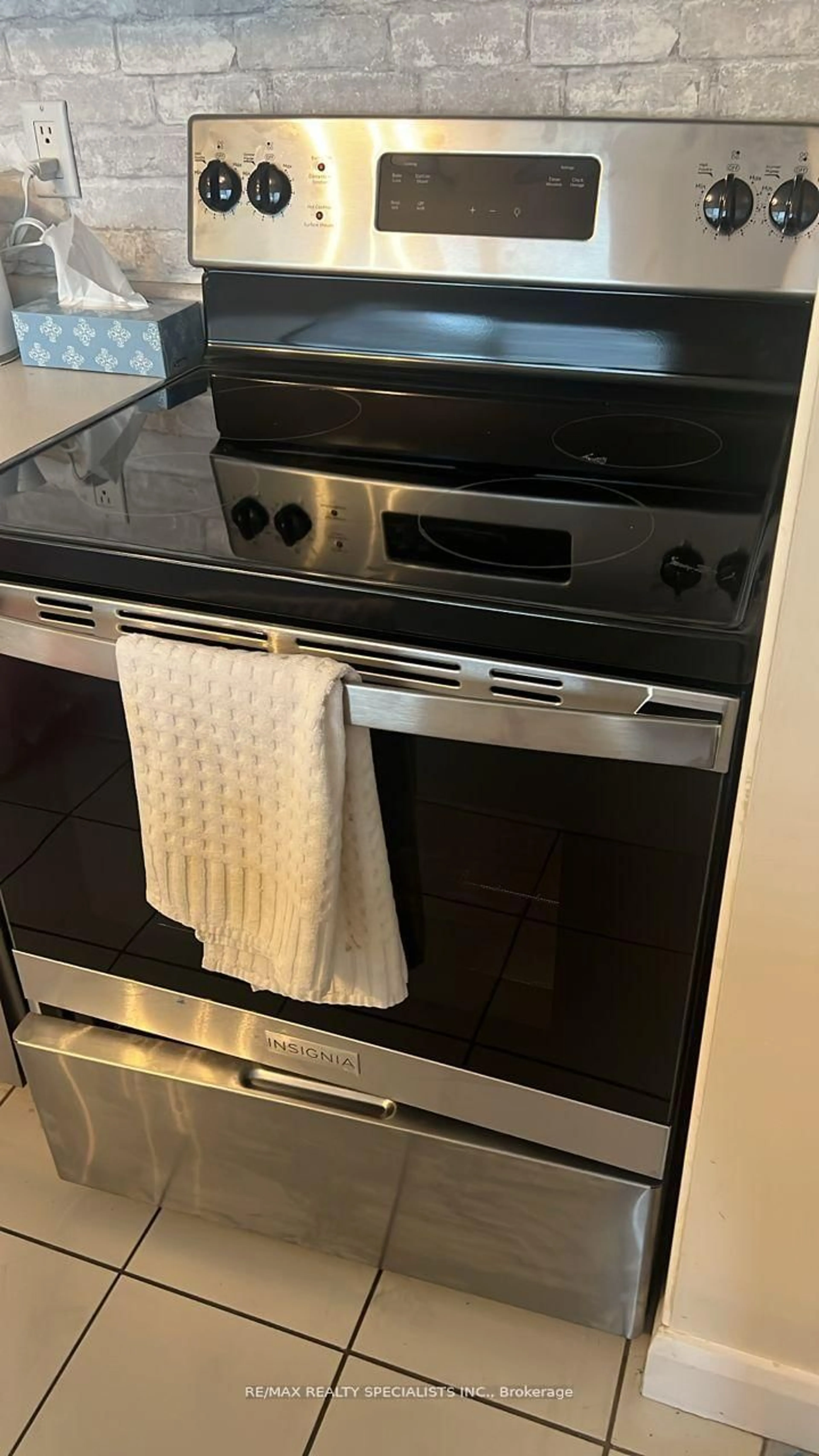 Standard kitchen, unknown for 700 King St #519, Toronto Ontario M5V 2Y6