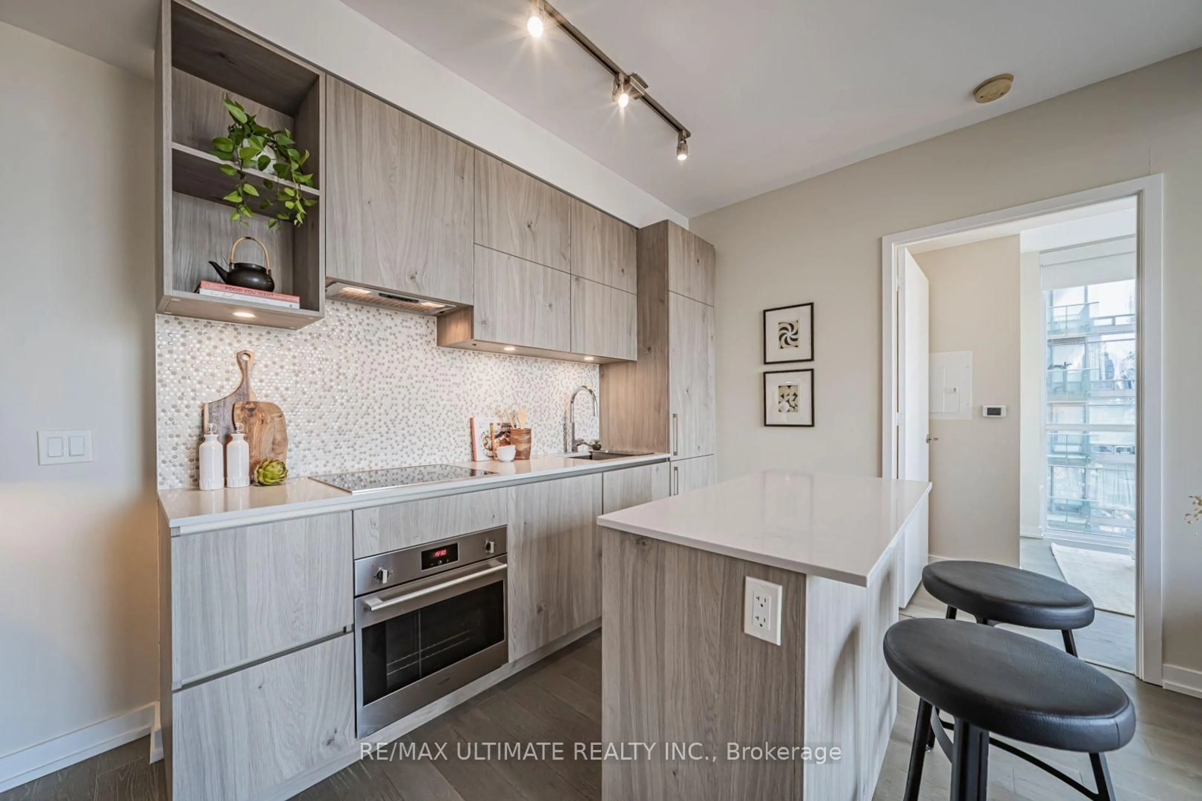 Open concept kitchen, unknown for 1 Yorkville Ave #1208, Toronto Ontario M4W 1L1