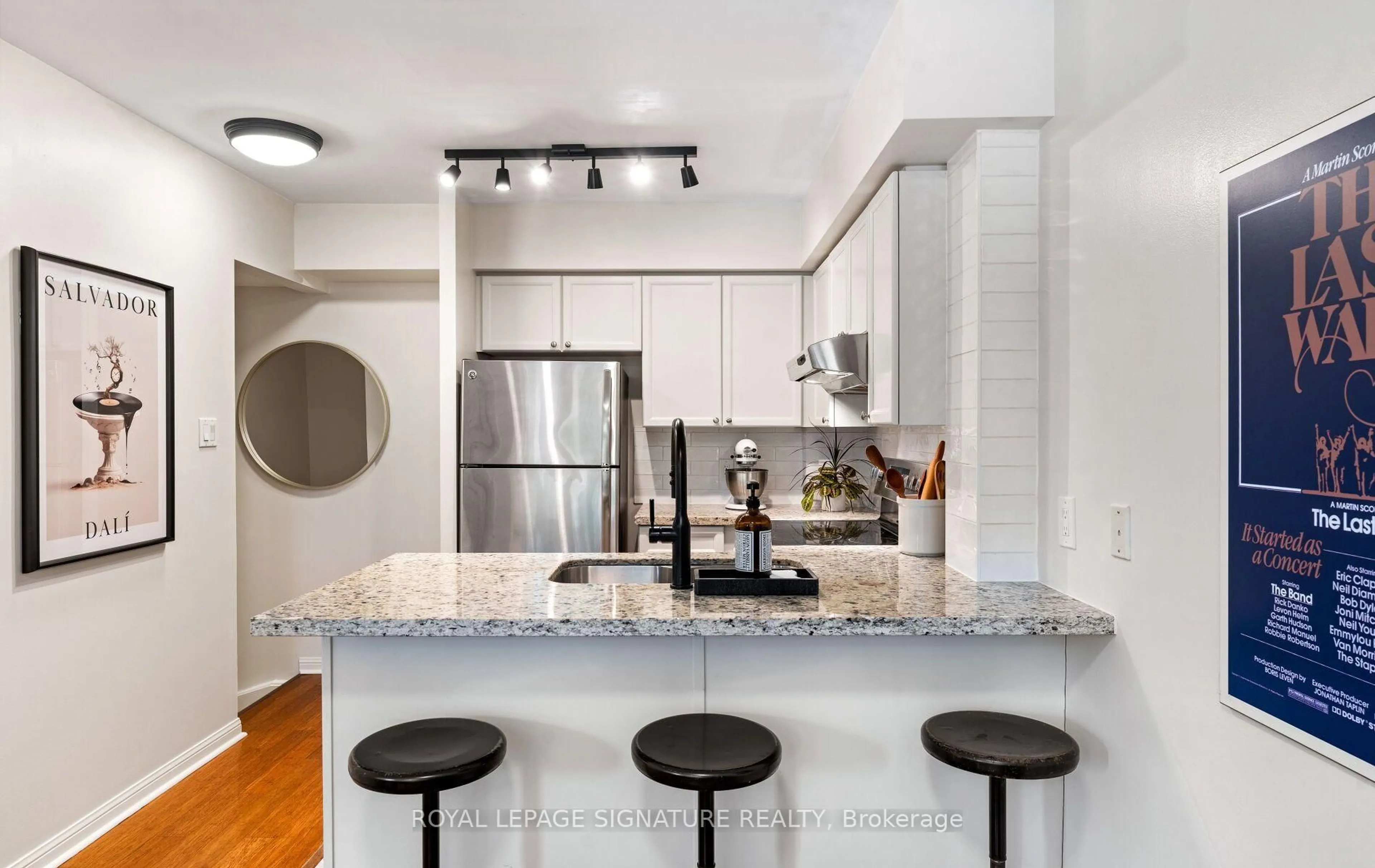 Open concept kitchen, ceramic/tile floor for 35 Sudbury St #3507, Toronto Ontario M6J 3W6