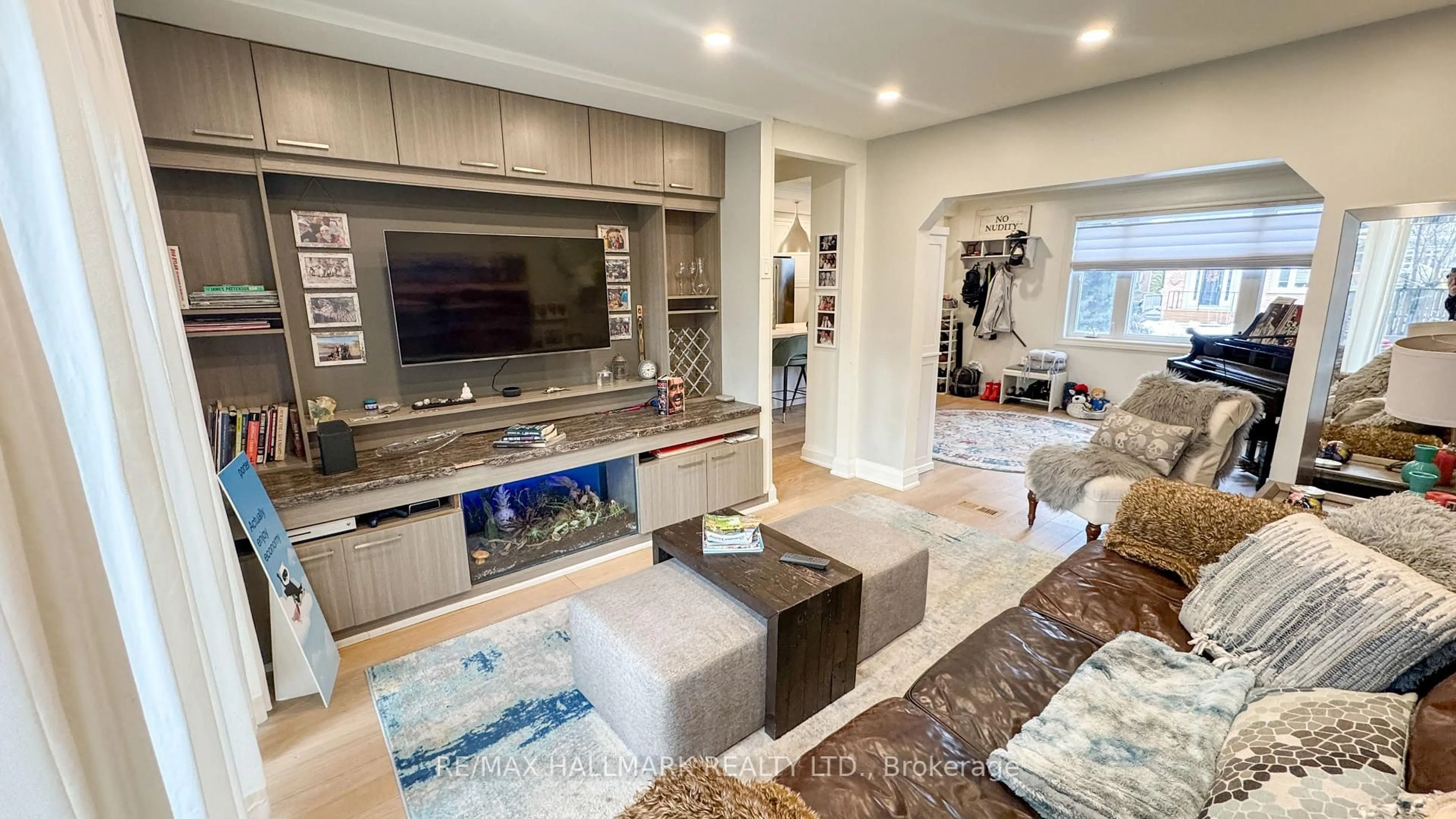 Open concept kitchen, ceramic/tile floor for 203 Elmhurst Ave, Toronto Ontario M2N 1S2