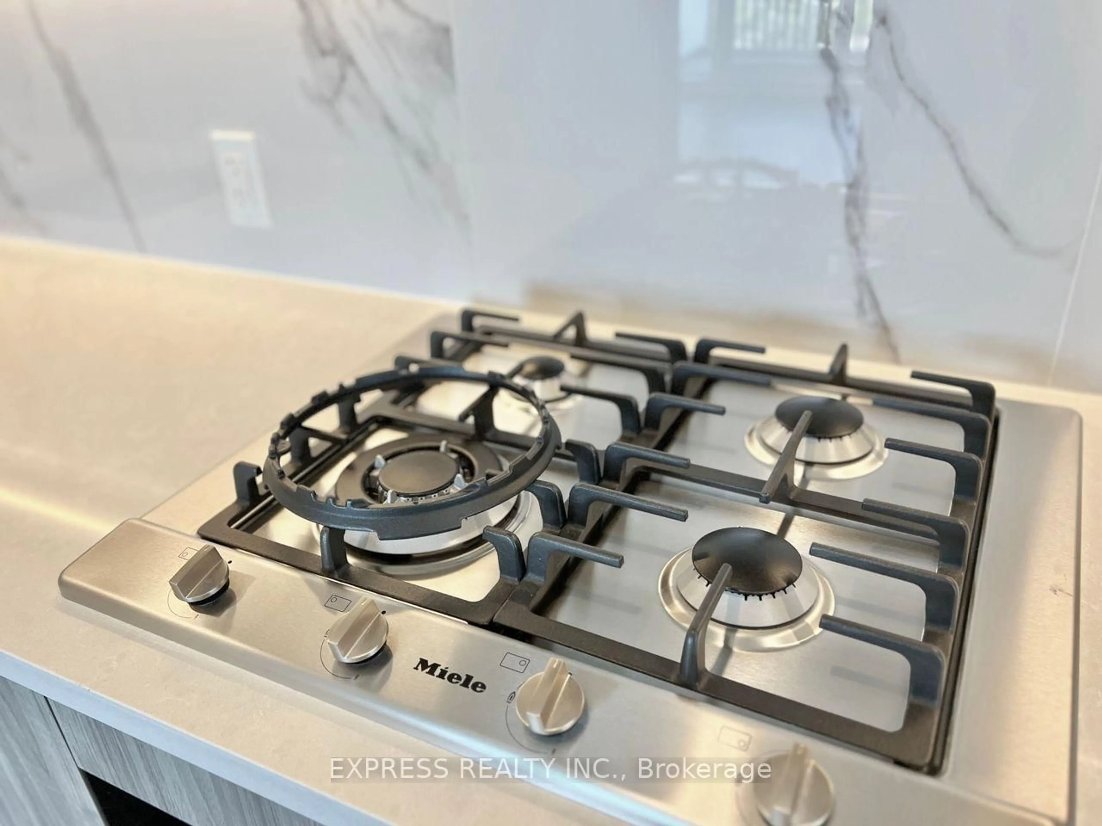 Standard kitchen, ceramic/tile floor for 68 Esther Shiner Blvd #2005, Toronto Ontario M2K 0J6
