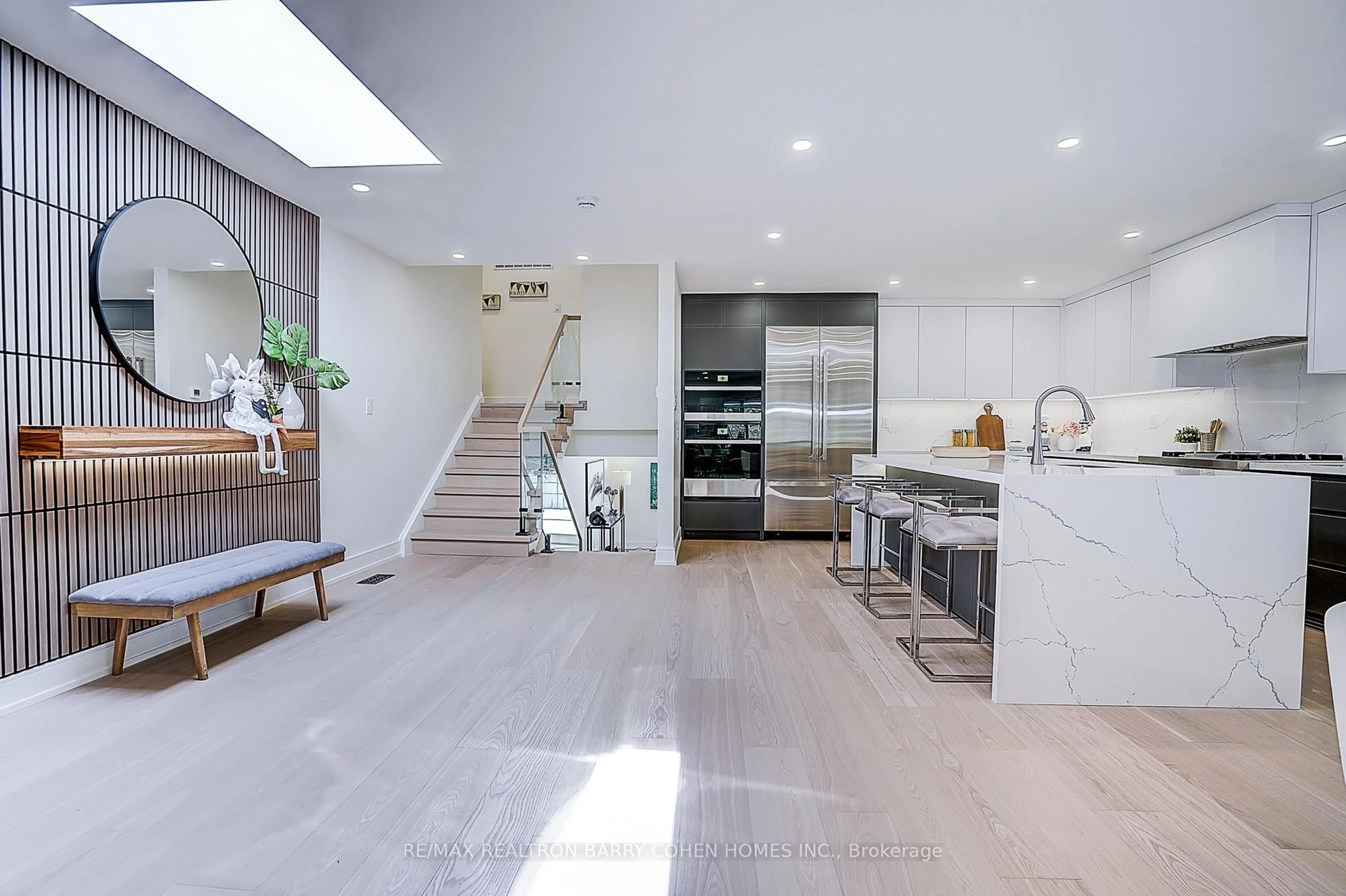 Contemporary kitchen, unknown for 34 Elliotwood Crt, Toronto Ontario M2L 2P9