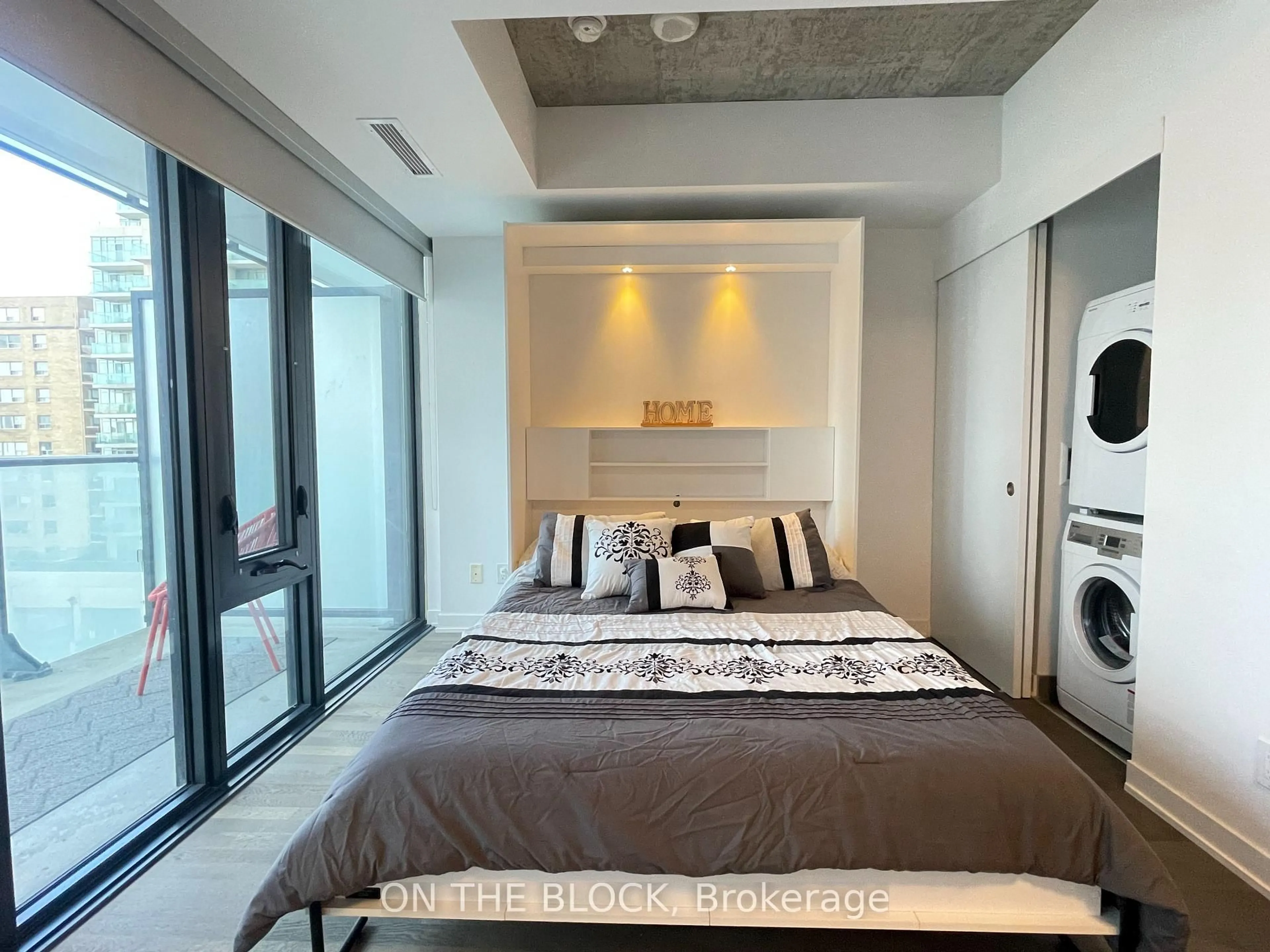Bedroom with bed, unknown for 185 Roehampton Ave #509, Toronto Ontario M4P 0C6