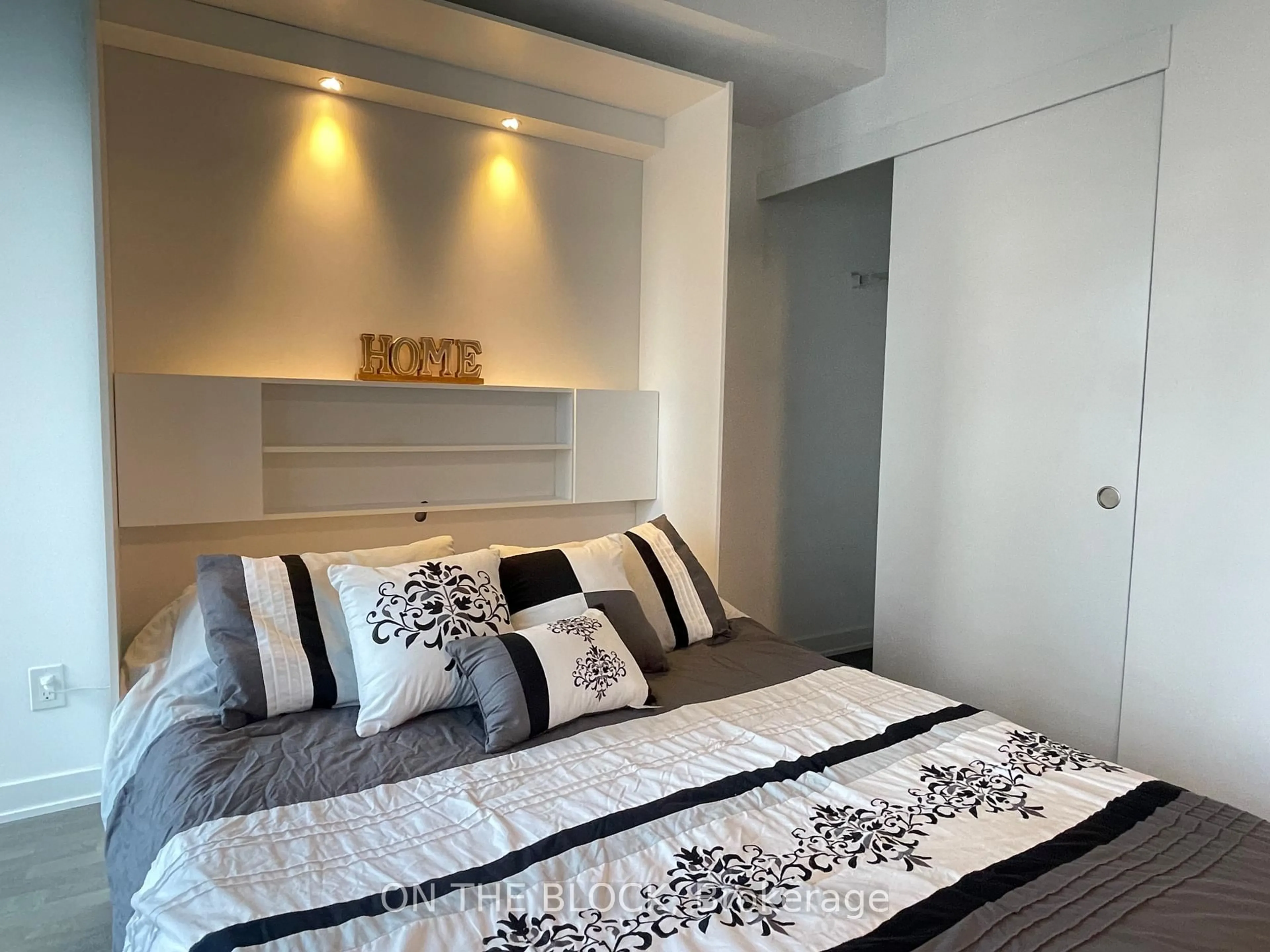 Bedroom with bed, unknown for 185 Roehampton Ave #509, Toronto Ontario M4P 0C6
