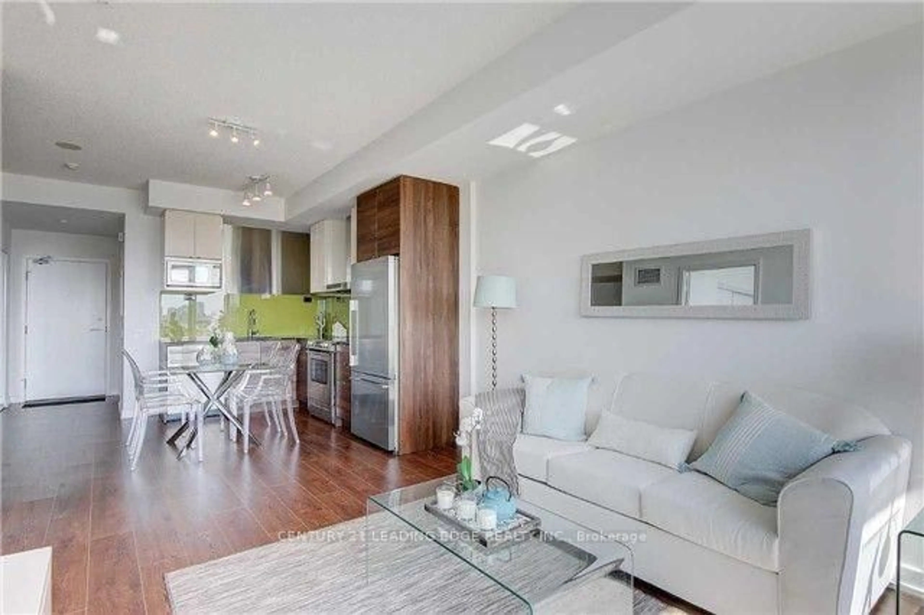 Living room with furniture, wood/laminate floor for 121 McMahon Dr #2010, Toronto Ontario M2K 0C1