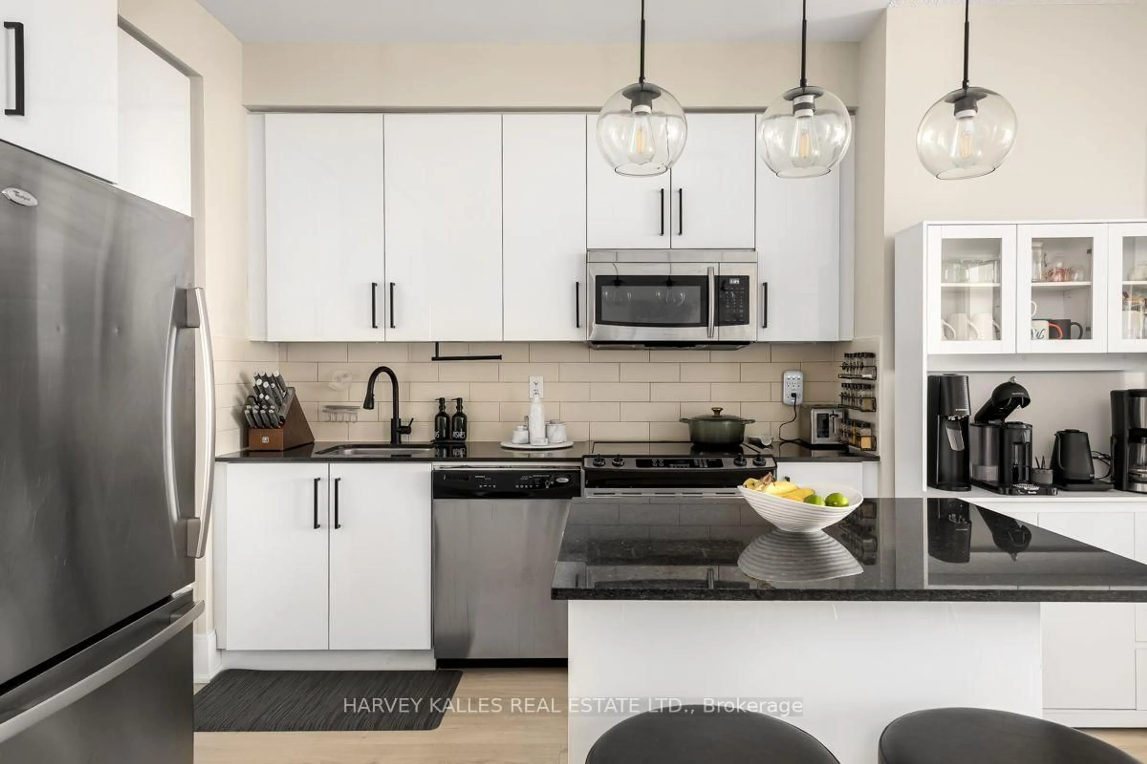 Contemporary kitchen, ceramic/tile floor for 70 Roehampton Ave #813, Toronto Ontario M4P 1R2