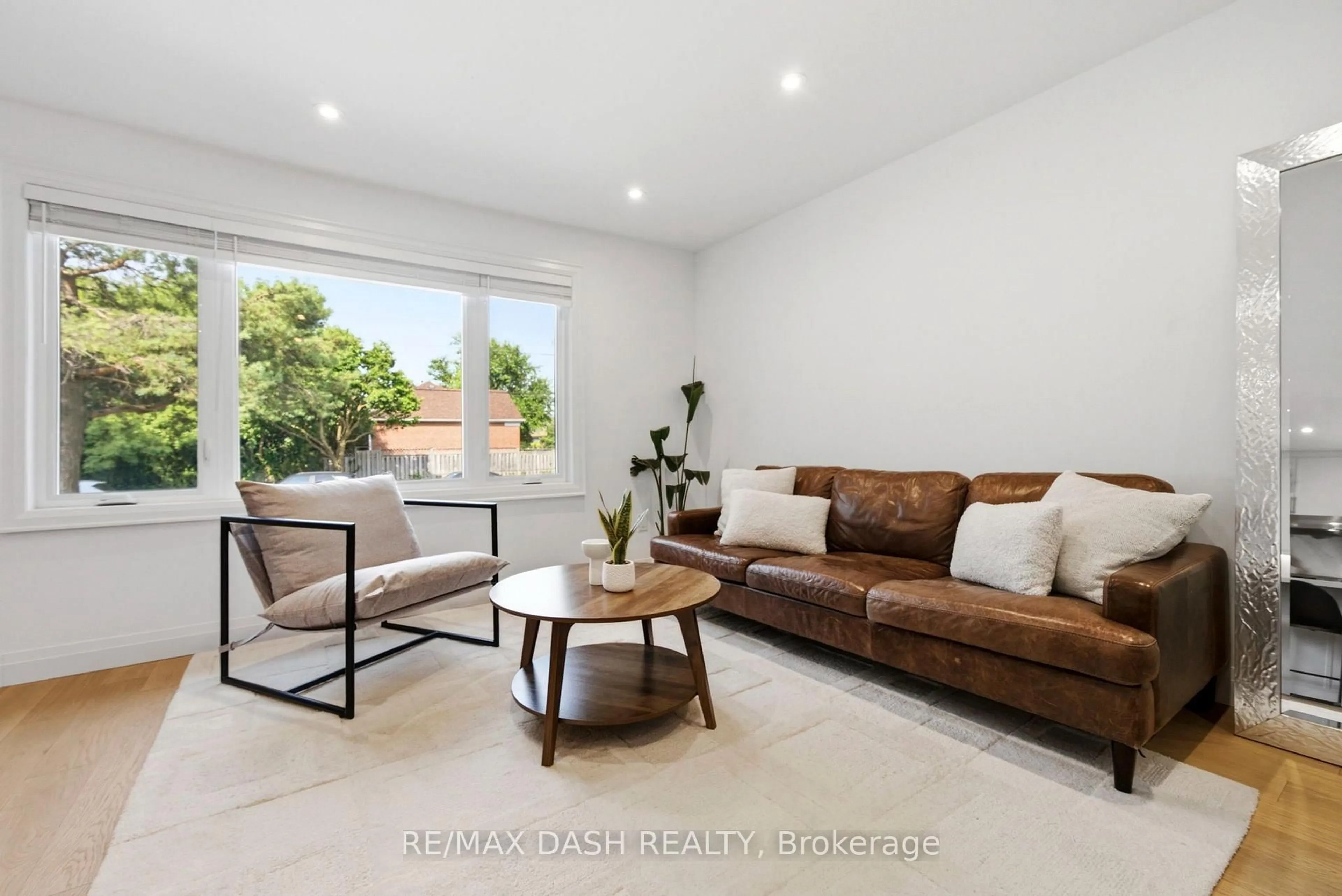 Living room with furniture, unknown for 111 Gorman Park Rd, Toronto Ontario M3H 3K7