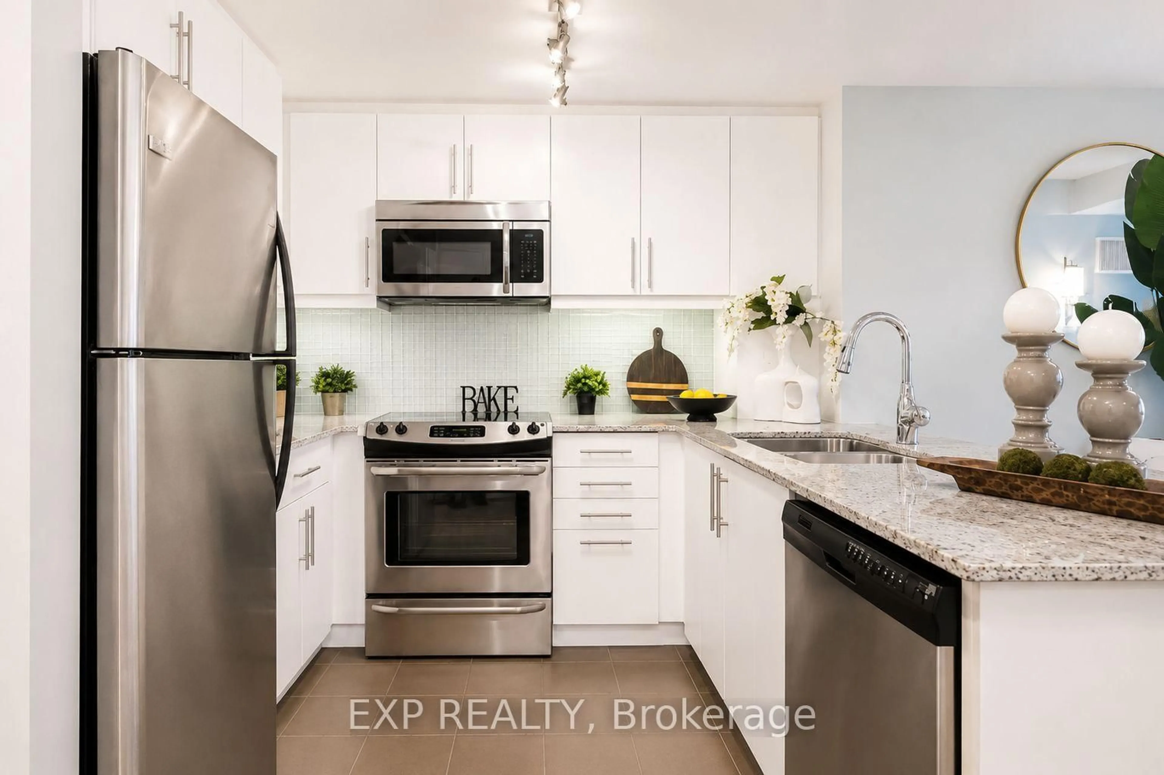 Unknown for 500 St Clair Ave #404, Toronto Ontario M6C 1A8