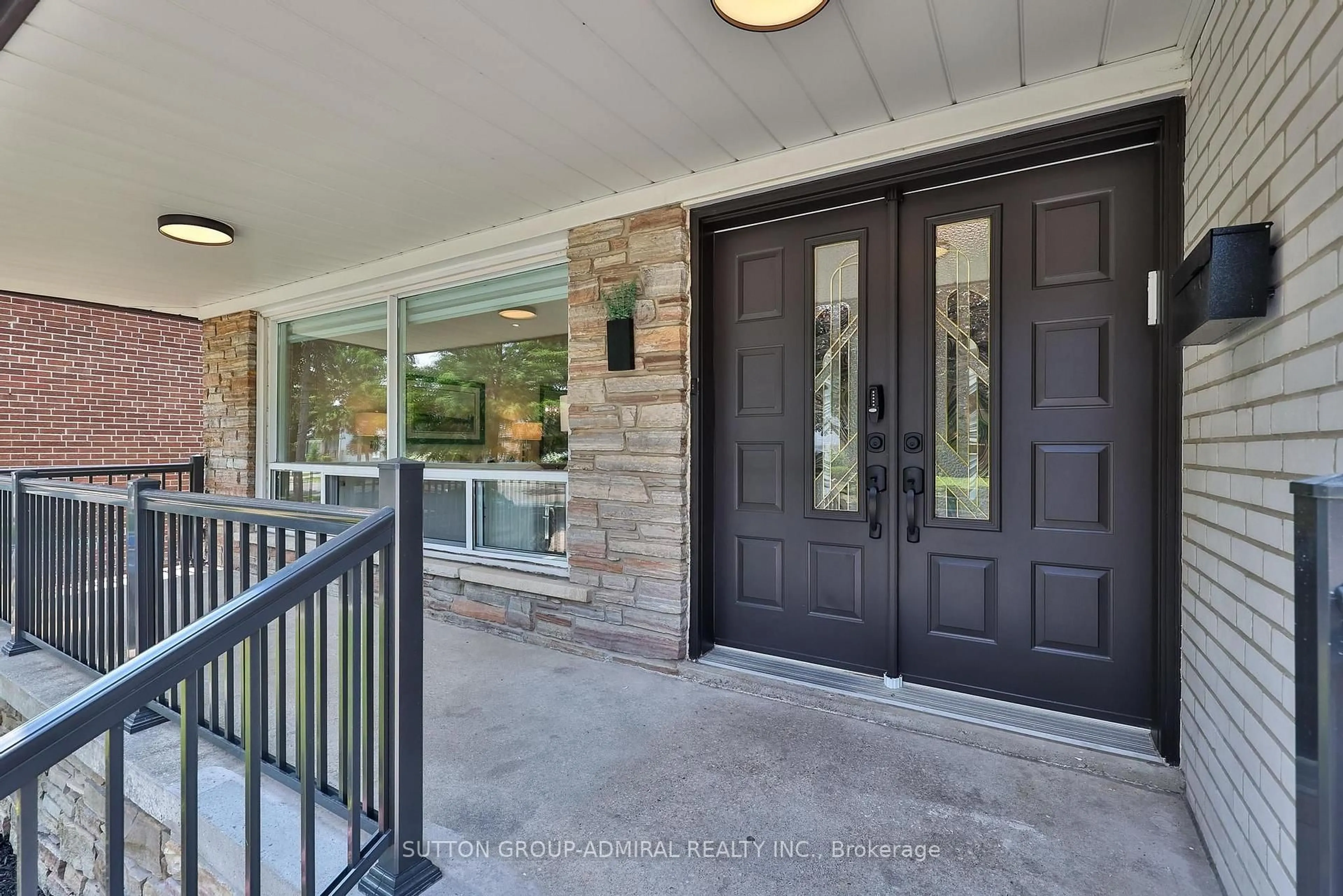 Indoor entryway for 256 Torresdale Ave, Toronto Ontario M2R 3E8