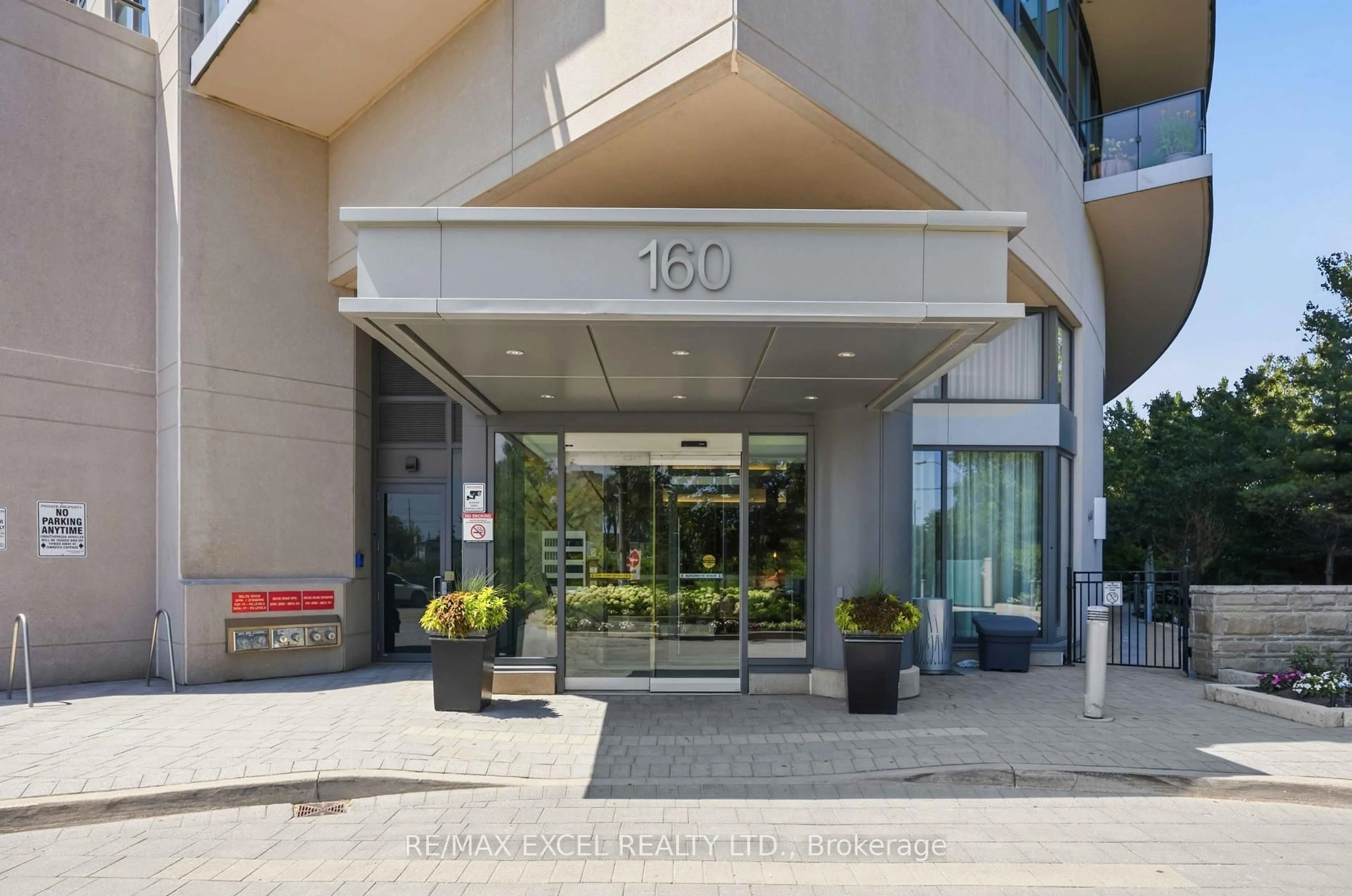Indoor foyer for 160 Vanderhoof Ave #417, Toronto Ontario M4G 0B7