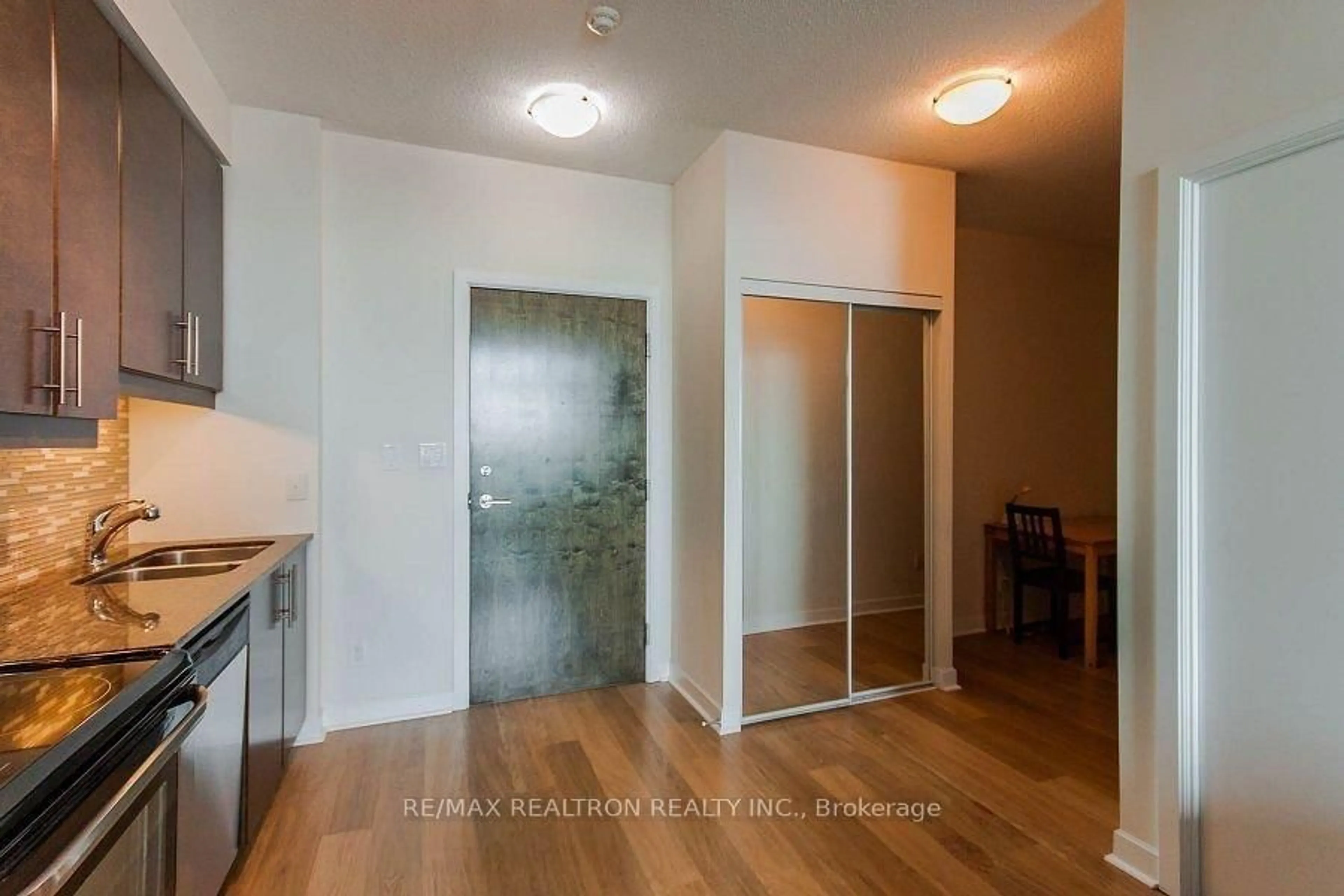 Indoor entryway for 33 Bay St #4605, Toronto Ontario M5J 2Z3