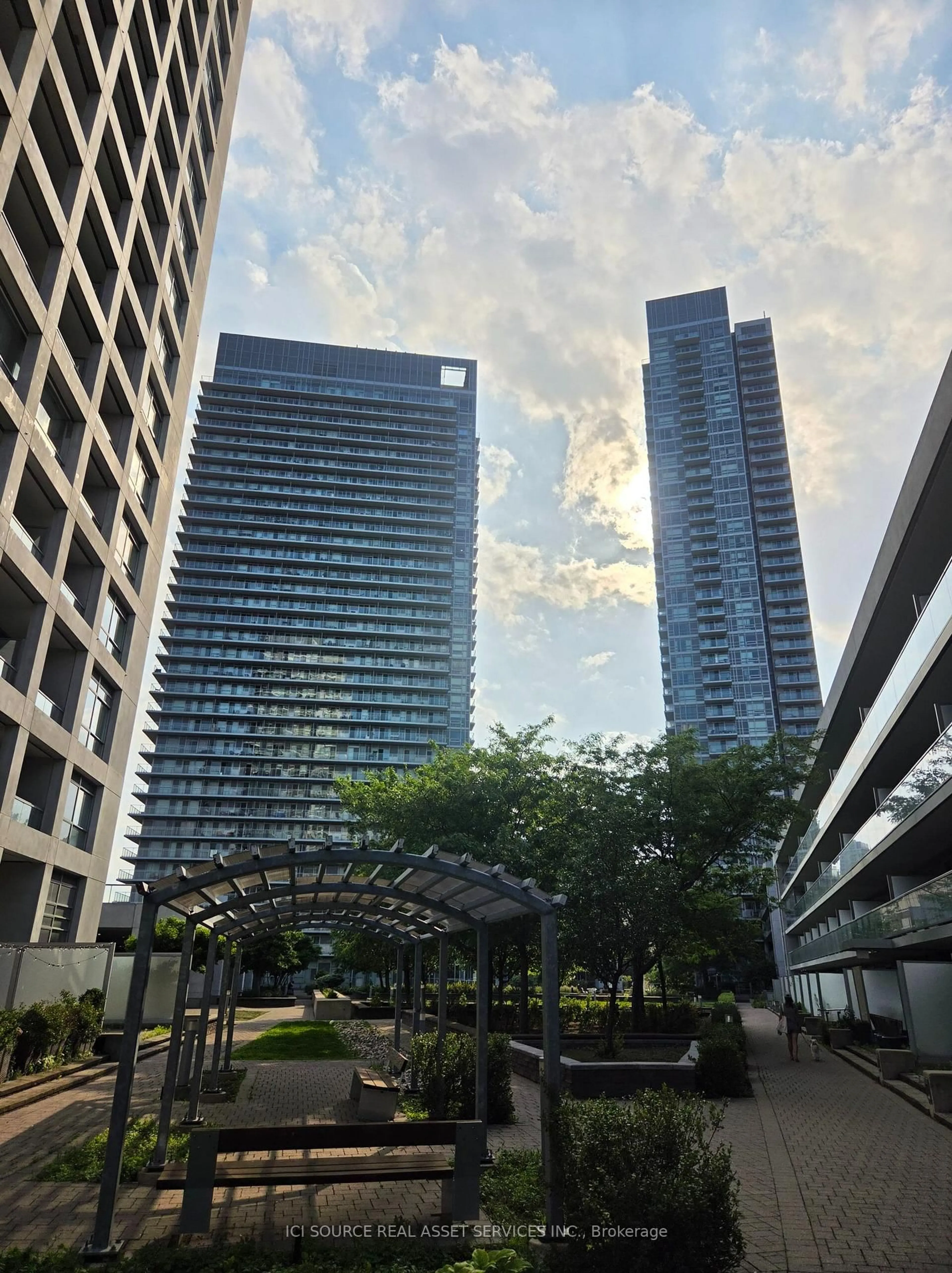 Indoor foyer for 2035 Sheppard Ave #221, Toronto Ontario M2J 0A8