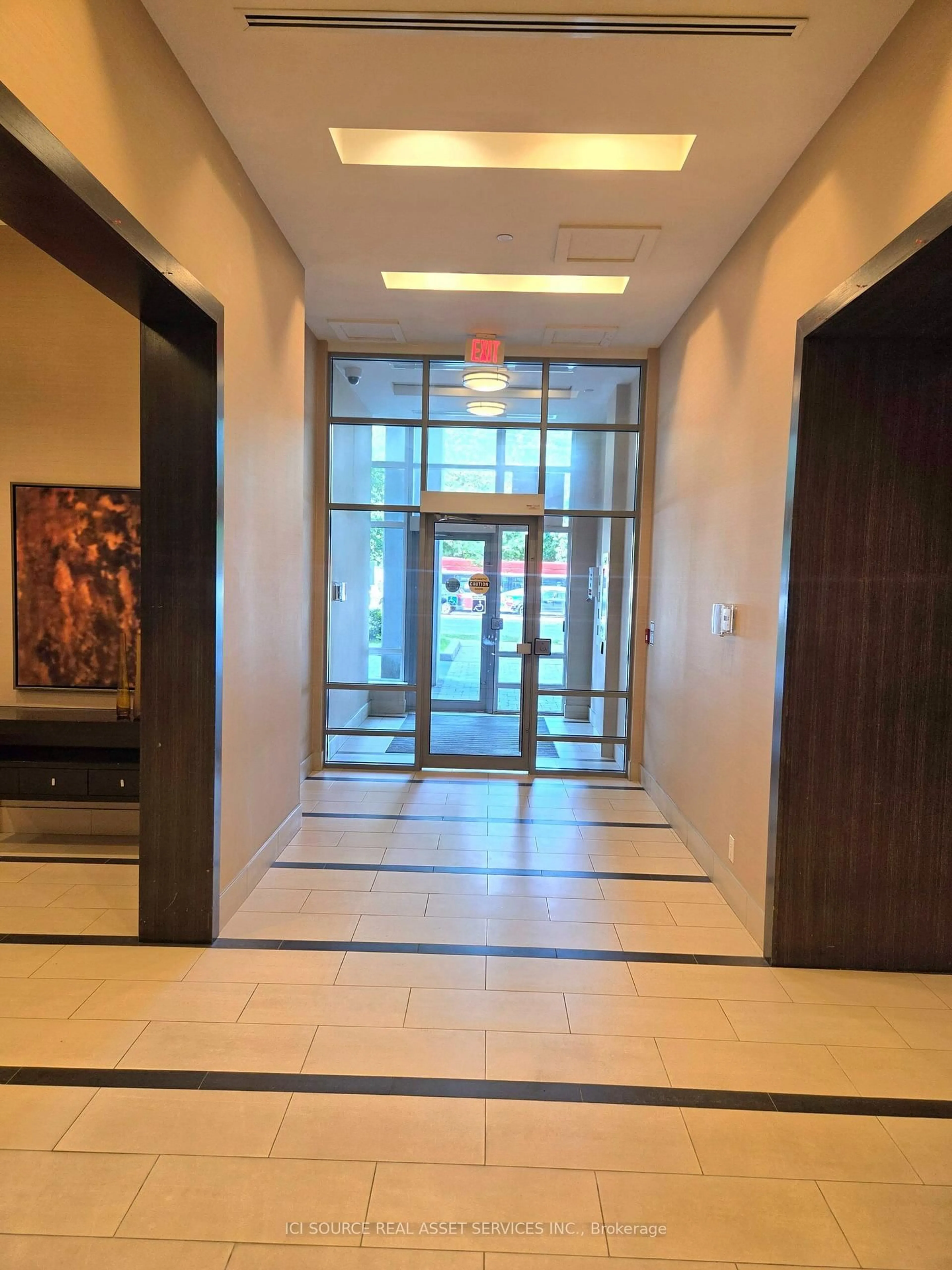 Indoor foyer for 2035 Sheppard Ave #221, Toronto Ontario M2J 0A8