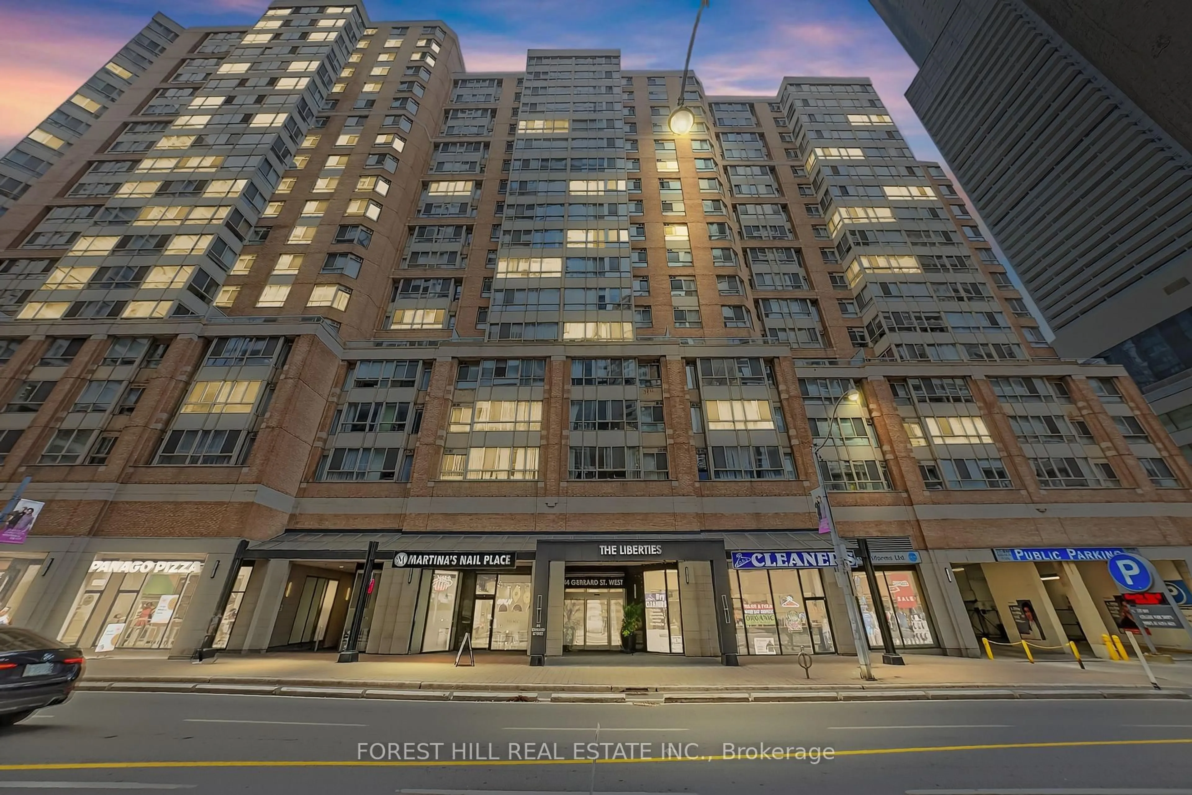 Indoor foyer for 44 Gerrard St #1704, Toronto Ontario M5G 2K2