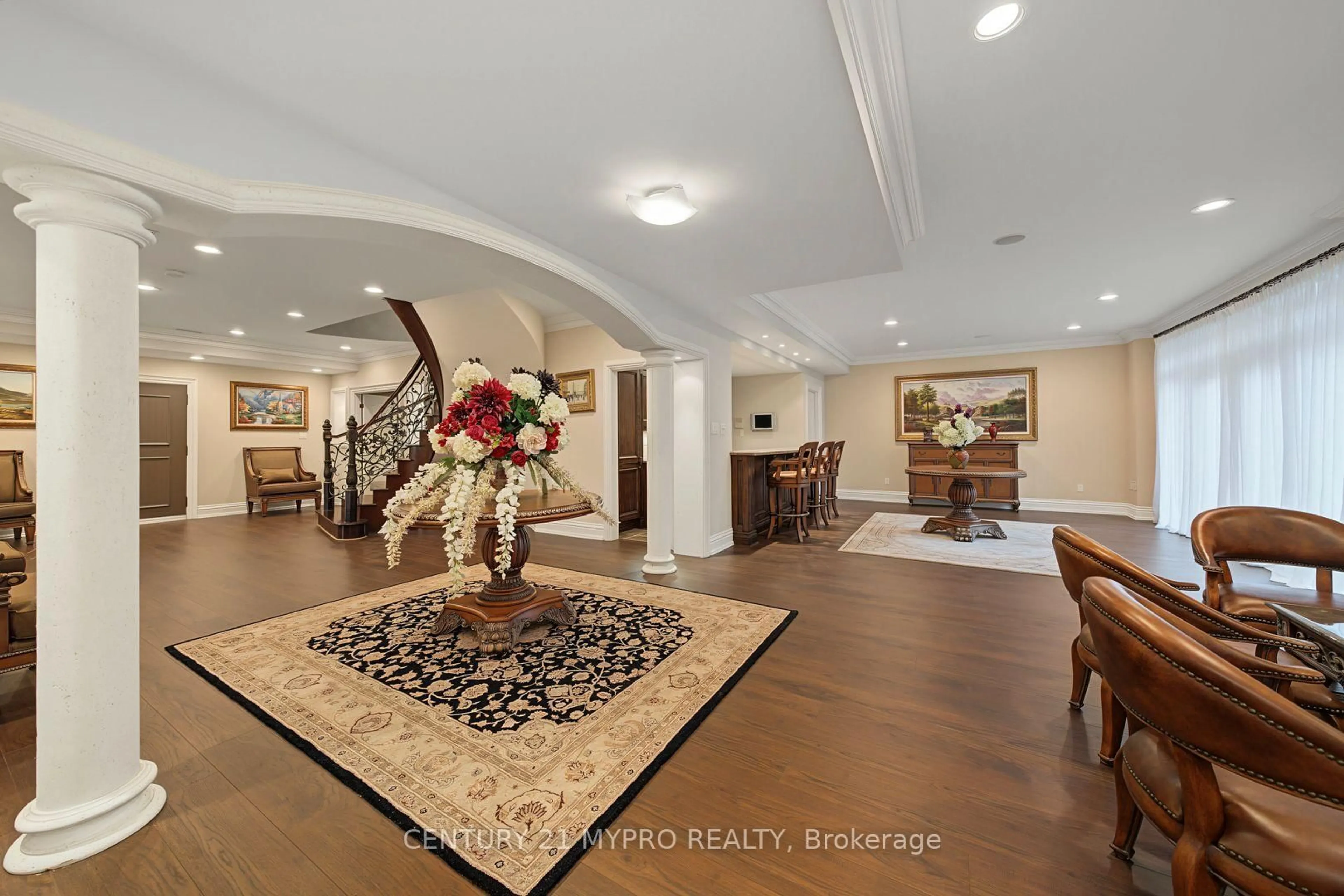Indoor foyer for 5 Saintfield Ave, Toronto Ontario M3C 2M4