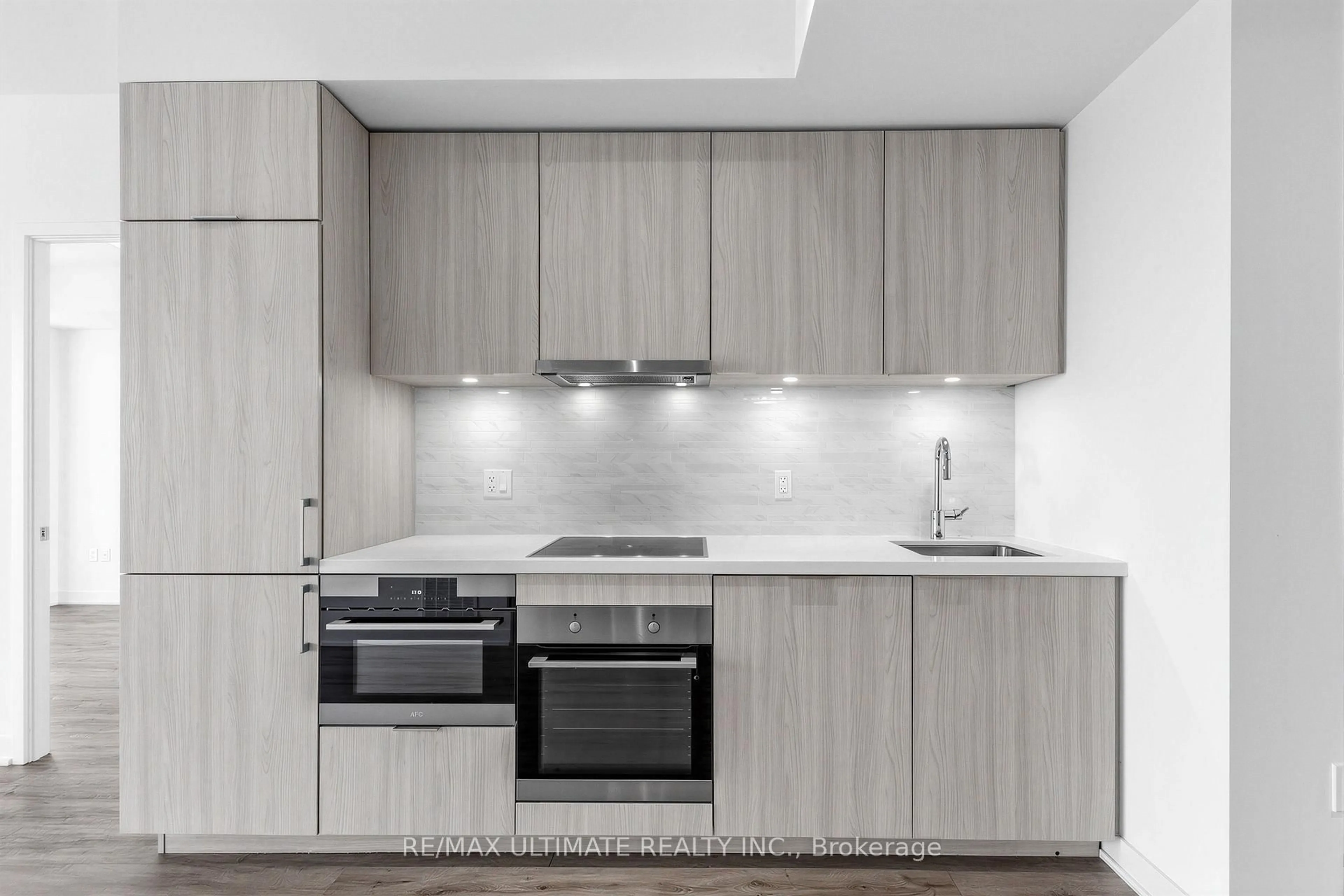 Standard kitchen, unknown for 15 Queens Quay #1901, Toronto Ontario M5E 0A5
