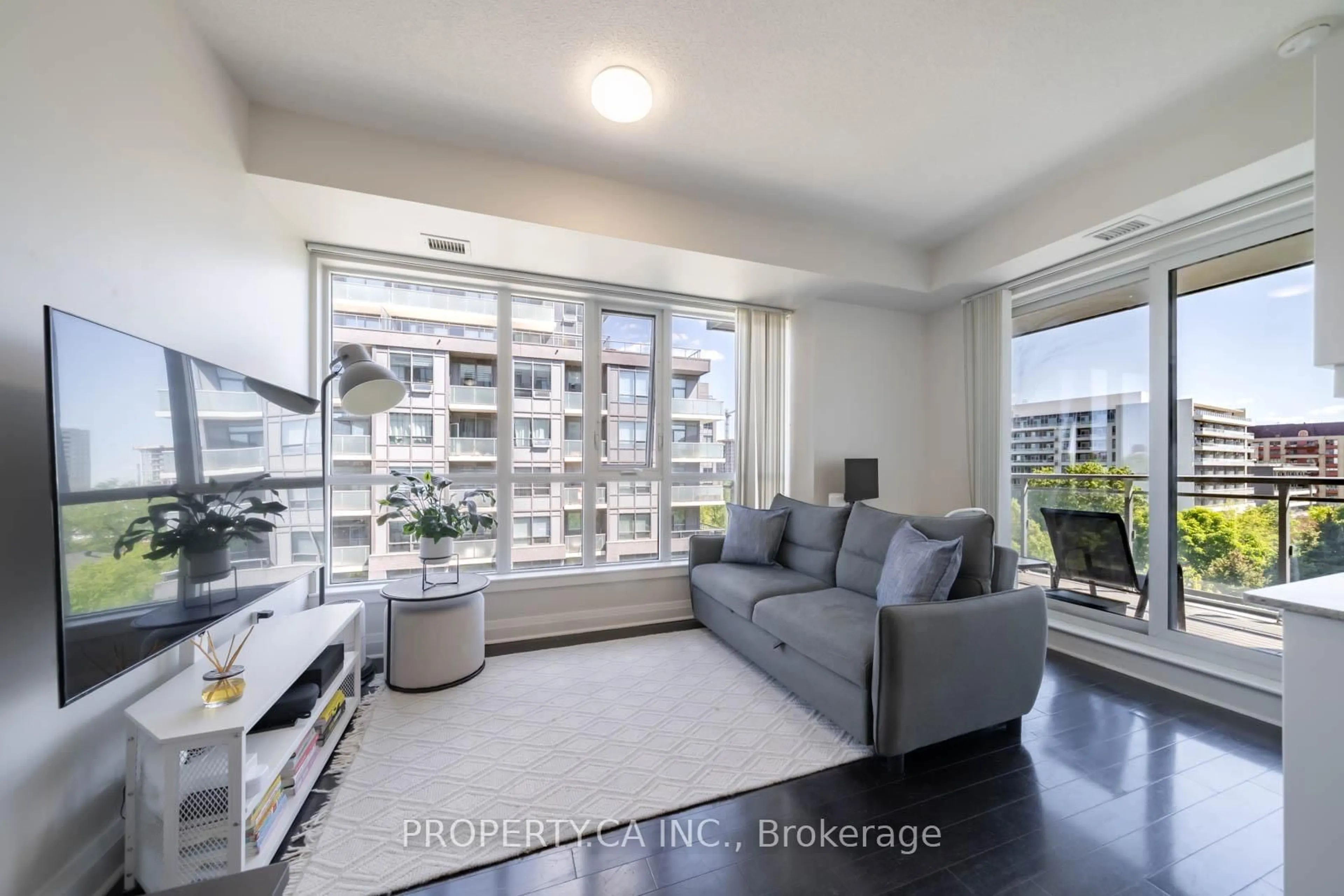 Living room with furniture, unknown for 17 Kenaston Gdns #516, Toronto Ontario M2K 0B9