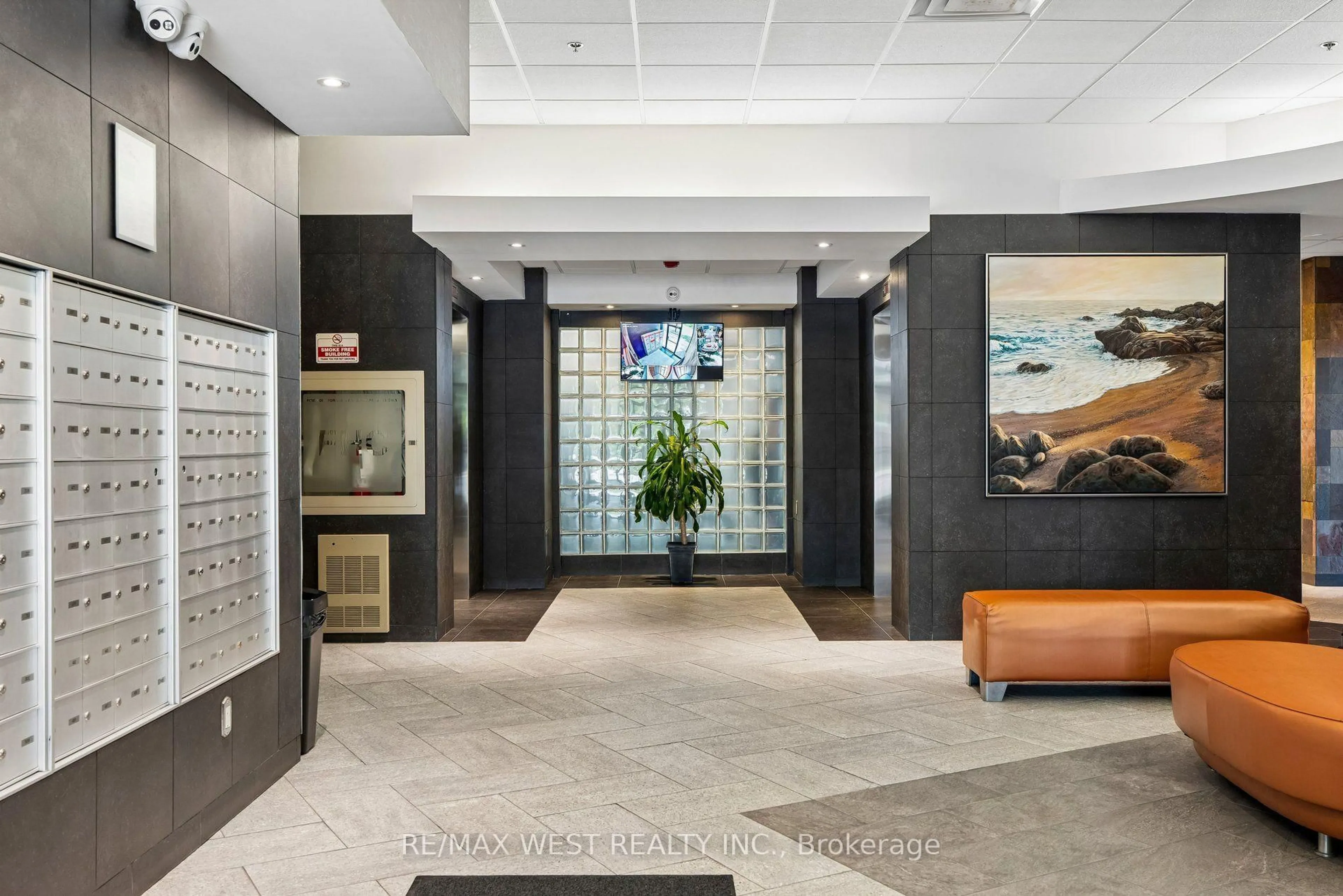 Lobby for 890 Sheppard Ave #206, Toronto Ontario M3H 6B9