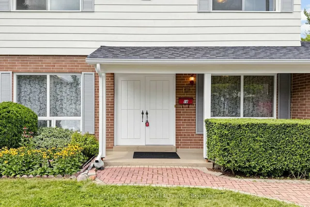 18 Lisburn Cres, Toronto 3