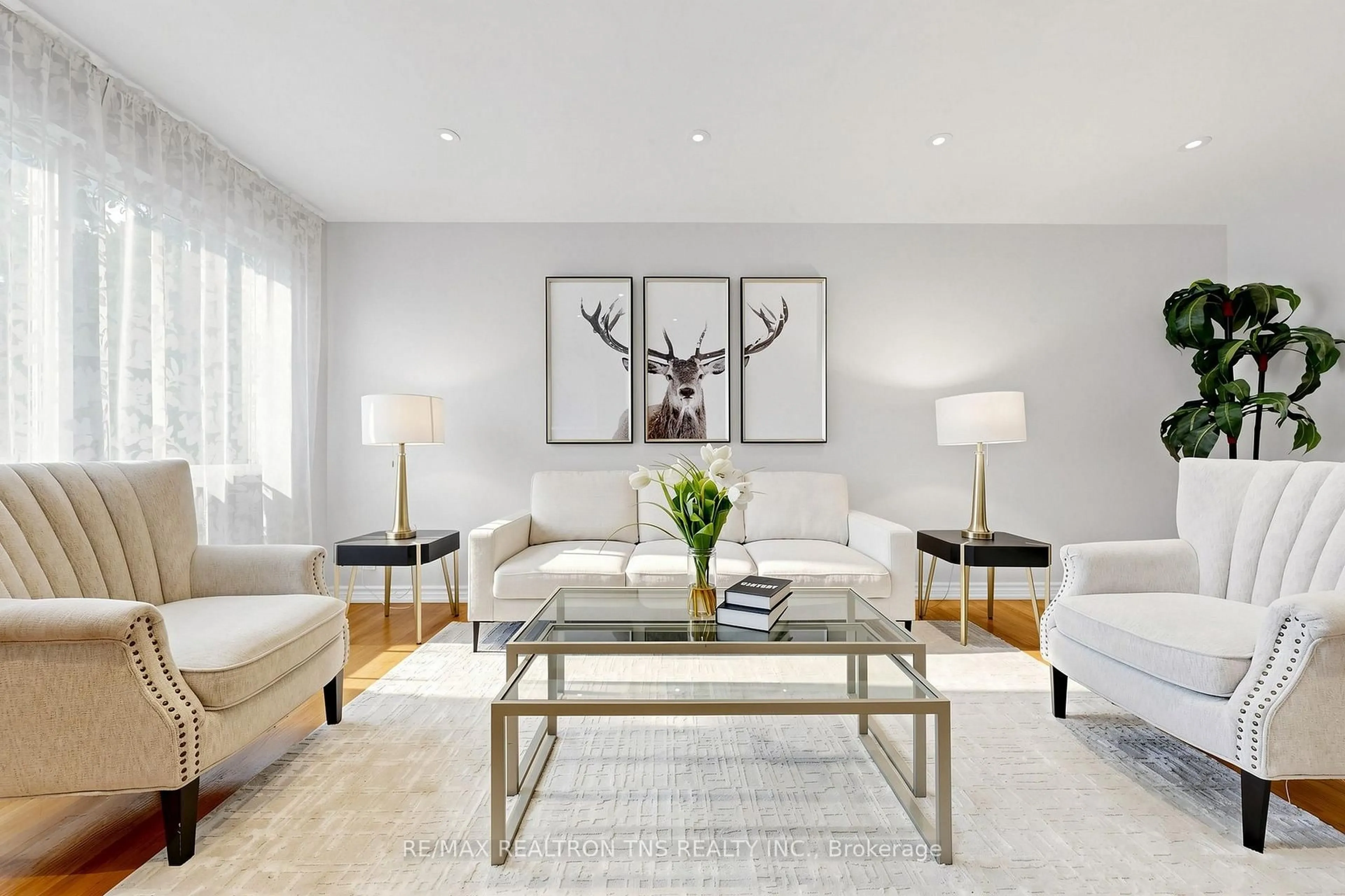 Living room with furniture, unknown for 18 Lisburn Cres, Toronto Ontario M2J 2Z5