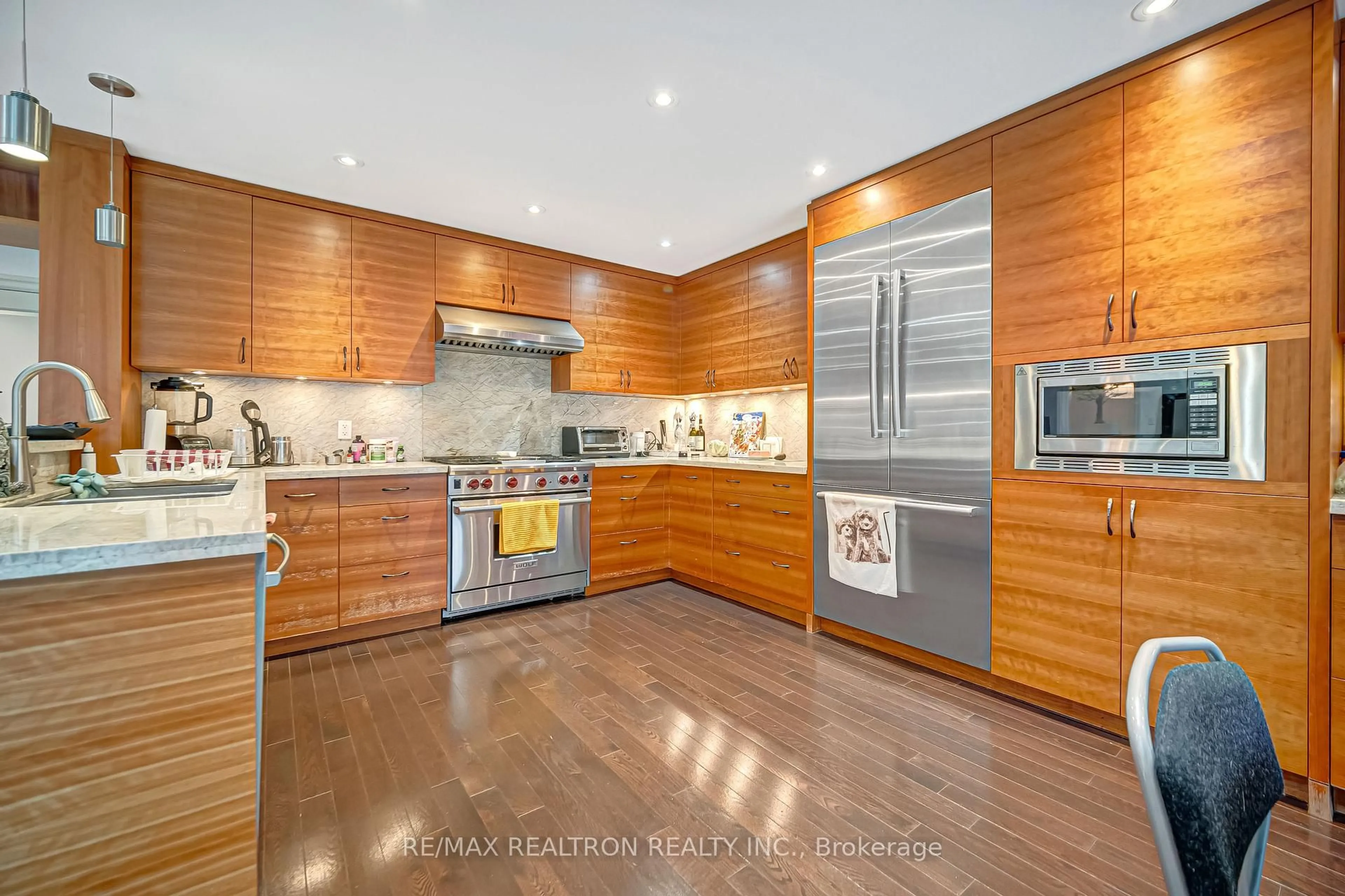 Contemporary kitchen, wood/laminate floor for 42 Apollo Dr, Toronto Ontario M3B 2G8