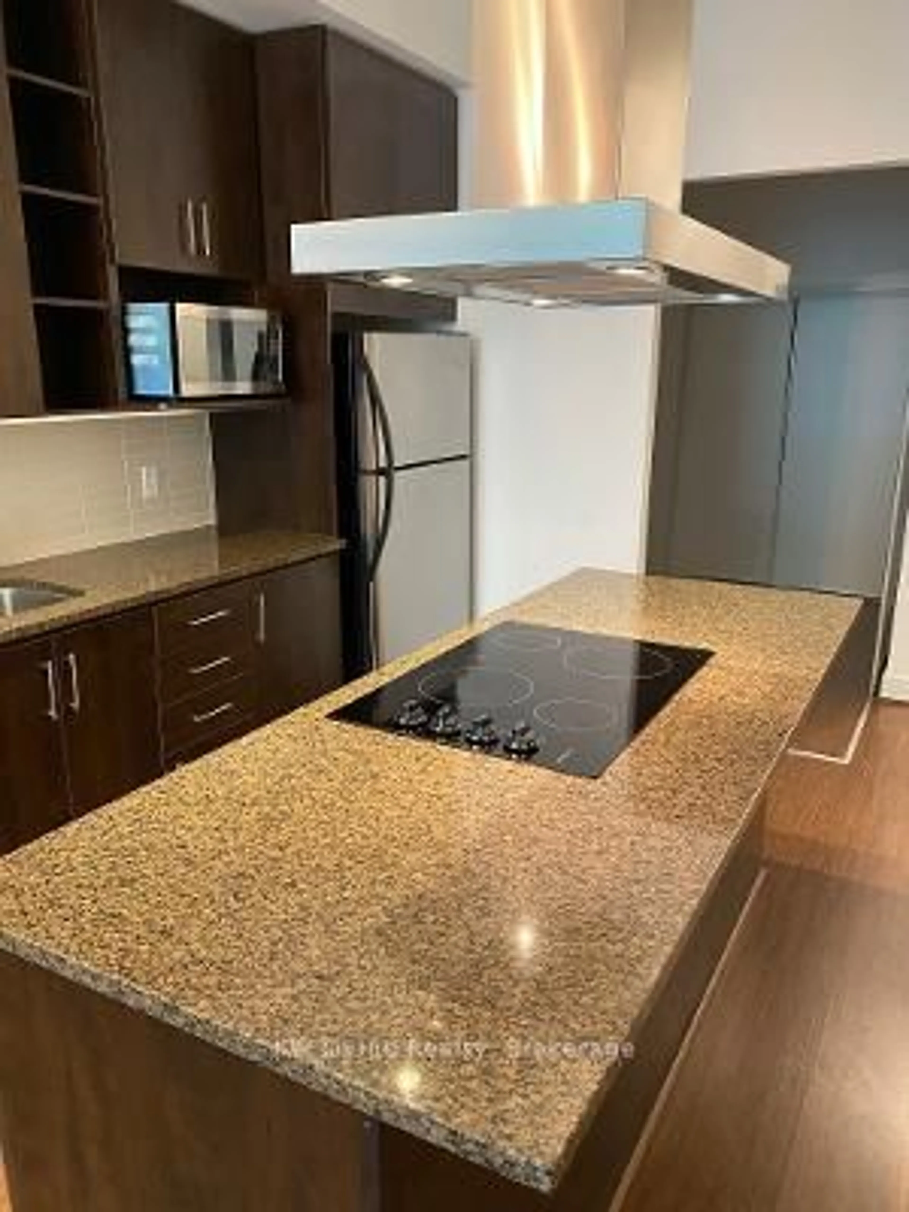 Standard kitchen, ceramic/tile floor for 112 George St #Th102, Toronto Ontario M5A 2M4