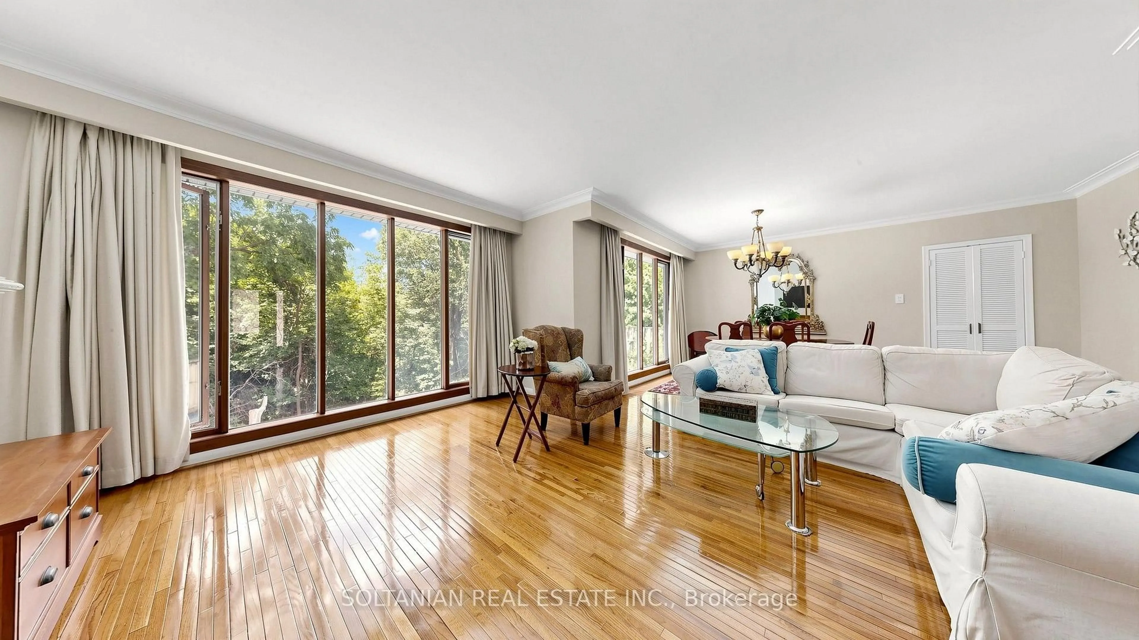 Dining room, wood/laminate floor for 57 Sumner Heights Dr, Toronto Ontario M2K 1Y5